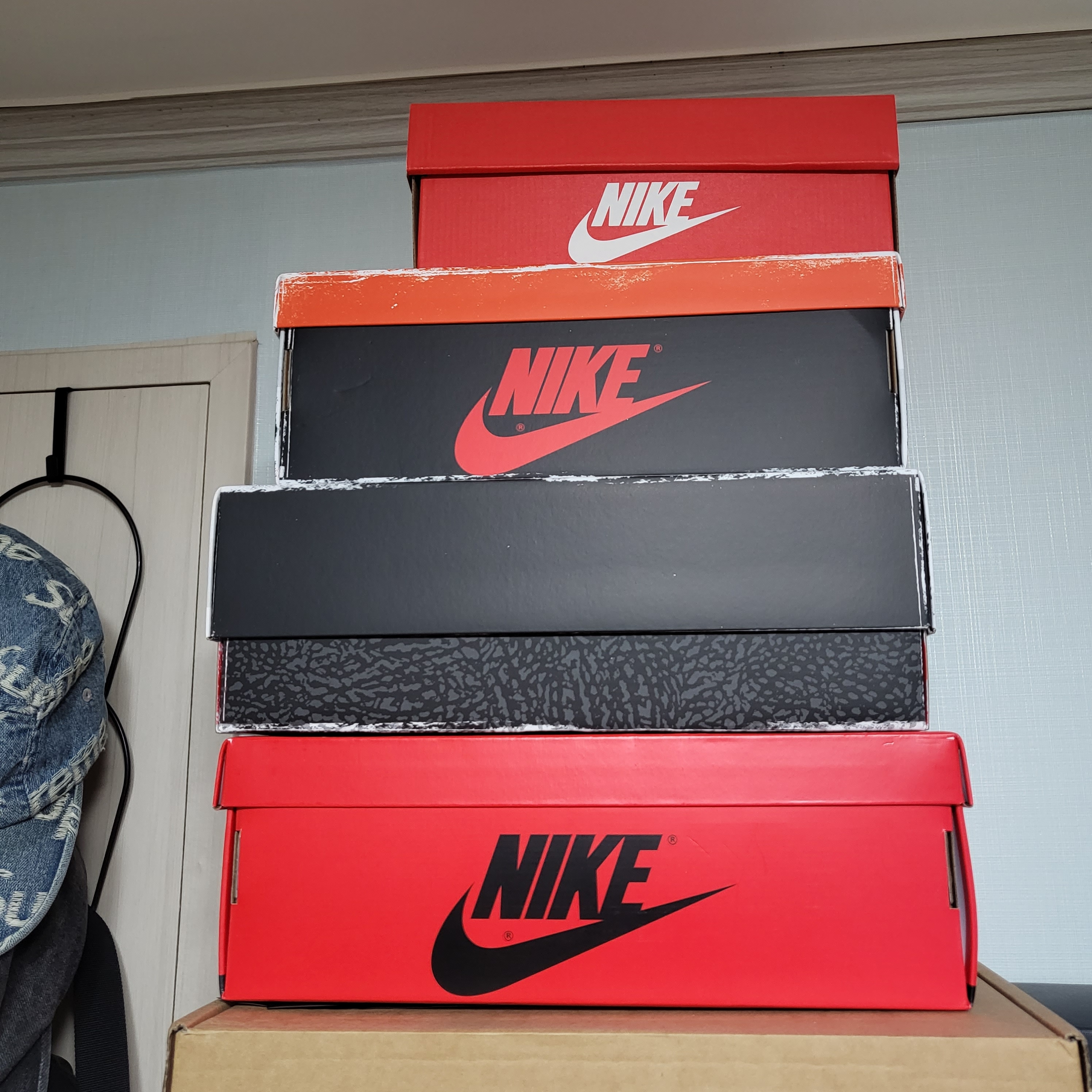 Jordan 3 Retro White Cement Reimagined, Jordan 1 High 85 Black White 착용 스타일 - 4