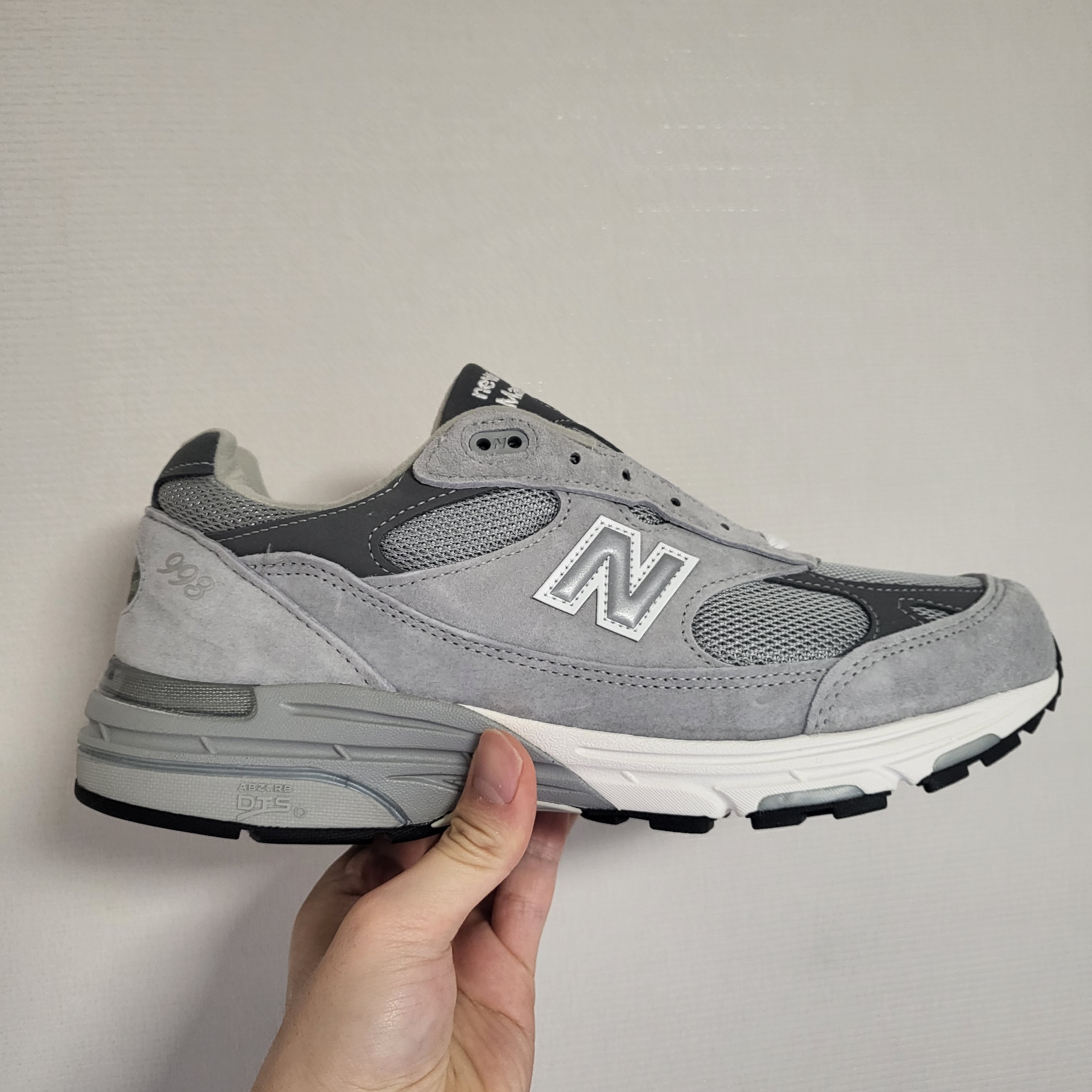 New Balance 993 Made in USA Grey - D Standard 착용 스타일