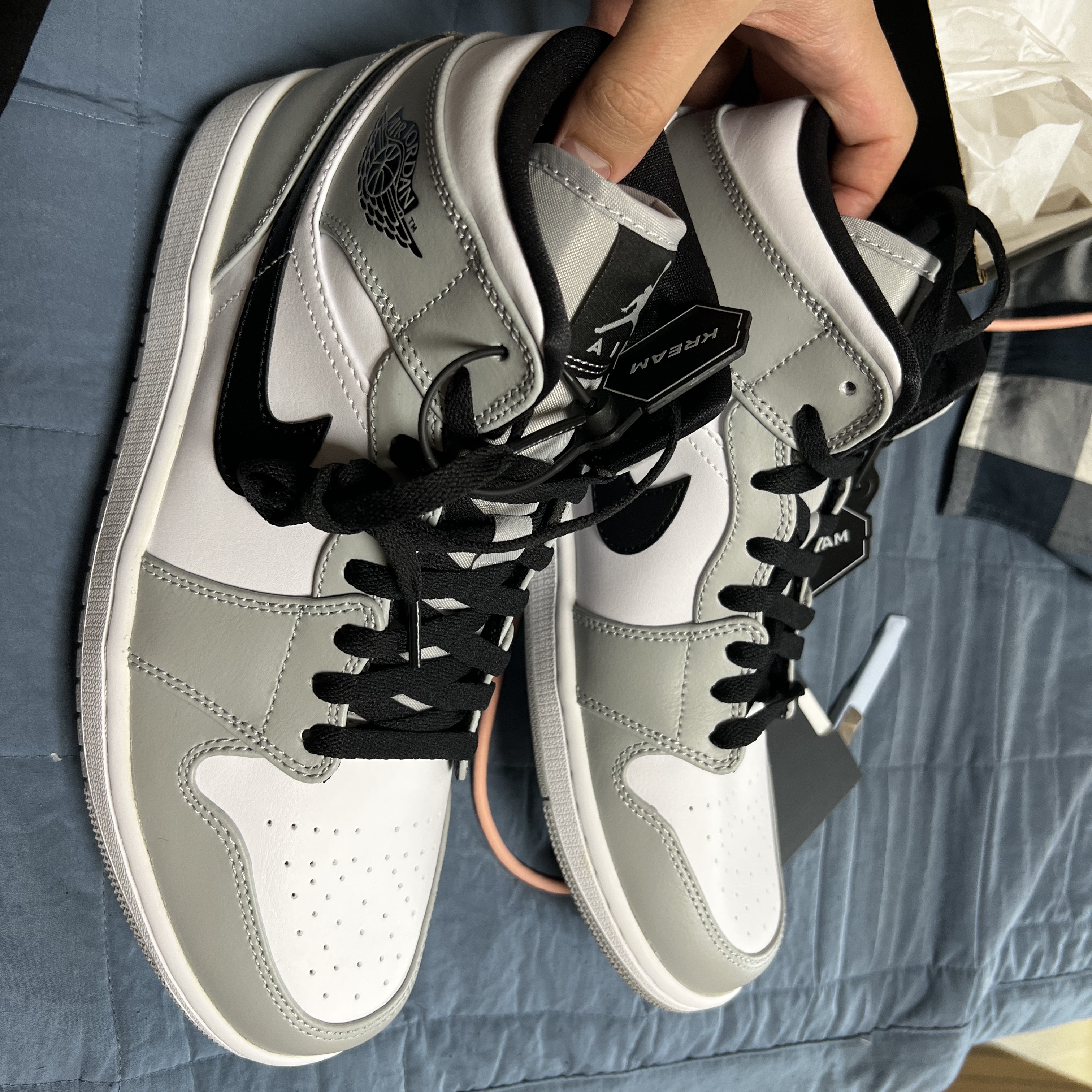 Jordan 1 Mid Light Smoke Grey 착용 스타일