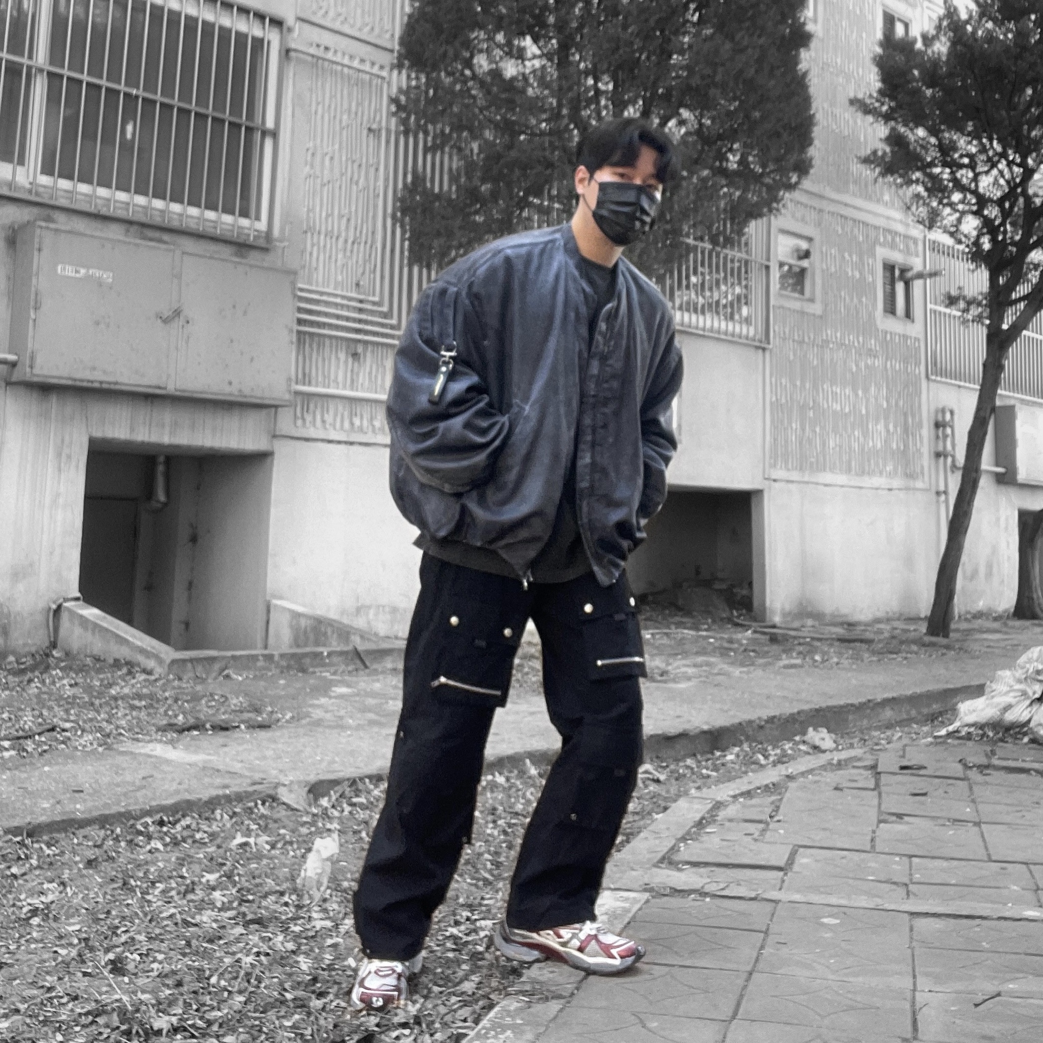 Nonnod x Undermycar Esker Jacket Crown Blue, Balenciaga Runner Sneakers Grey Burgundy 착용 스타일 - 1