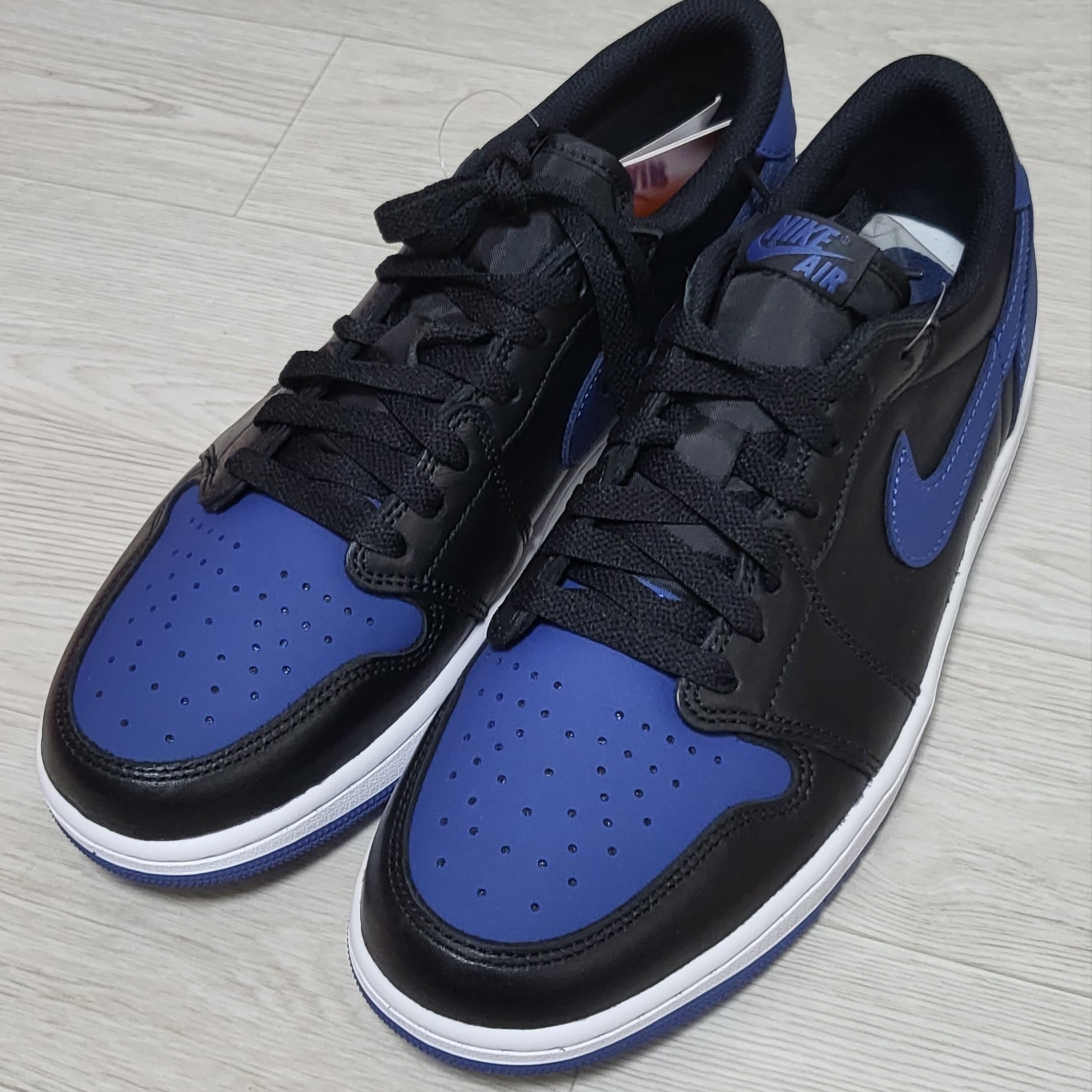 Jordan 1 Retro Low OG Black and Dark Powder Blue, Jordan 1 Retro Low OG Mystic Navy 착용 스타일 - 2