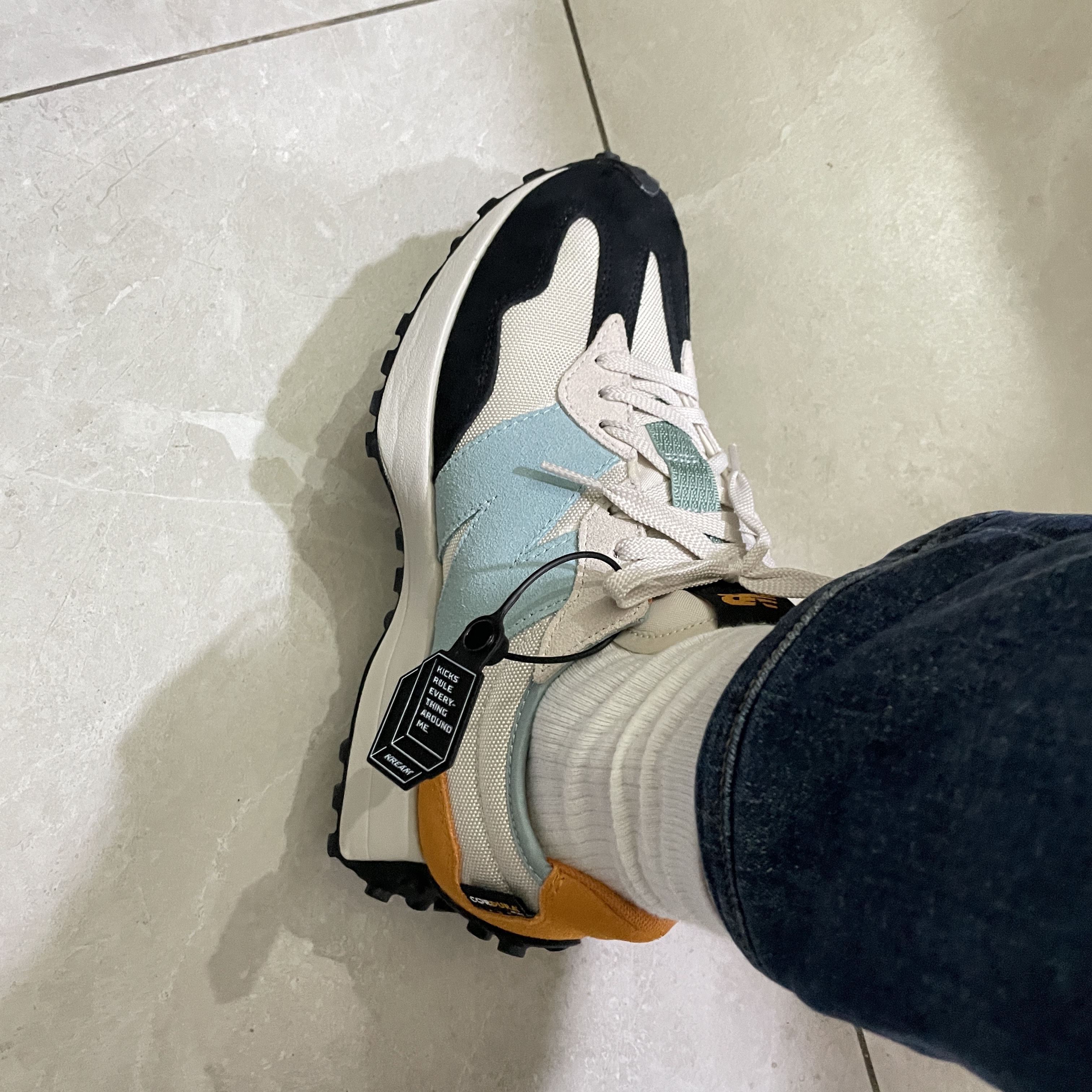 New Balance 327 Moonbeam Blue 착용 스타일 - 5