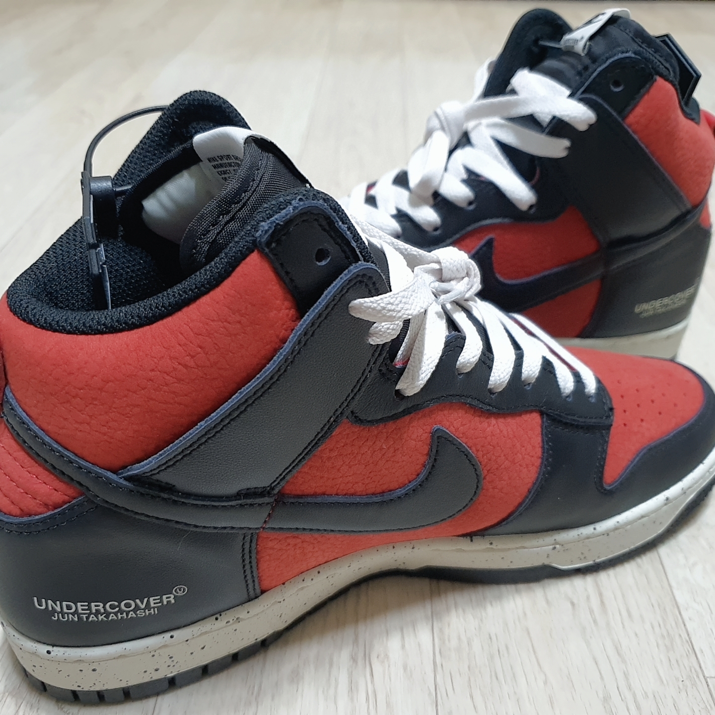 Nike x Undercover Dunk High 1985 Gym Red, Nike x Undercover Dunk High 1985 Black 착용 스타일 - 2