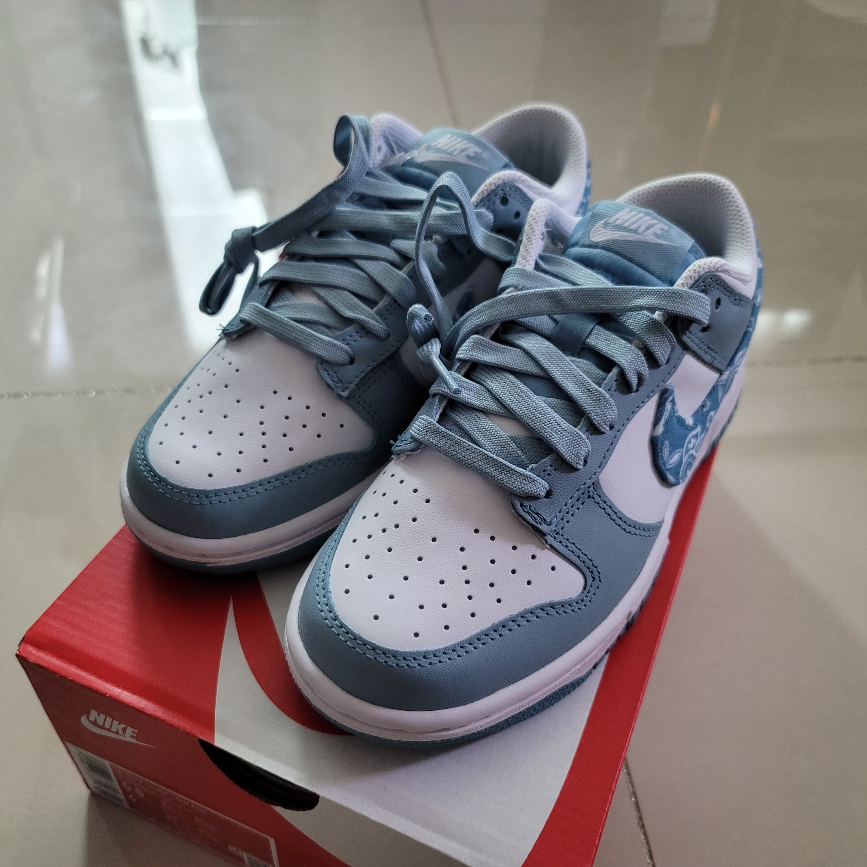 (W) Nike Dunk Low Essential Blue Paisley 착용 스타일 - 1