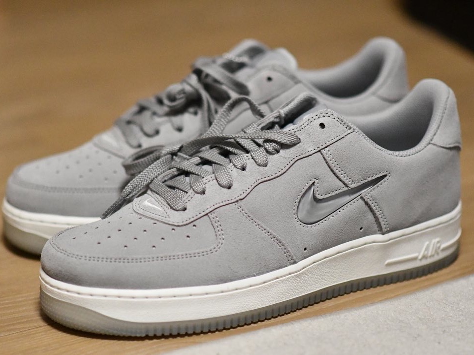 Nike Air Force 1 Low Retro Color of the Month Light Smoke Grey 착용 스타일 - 1