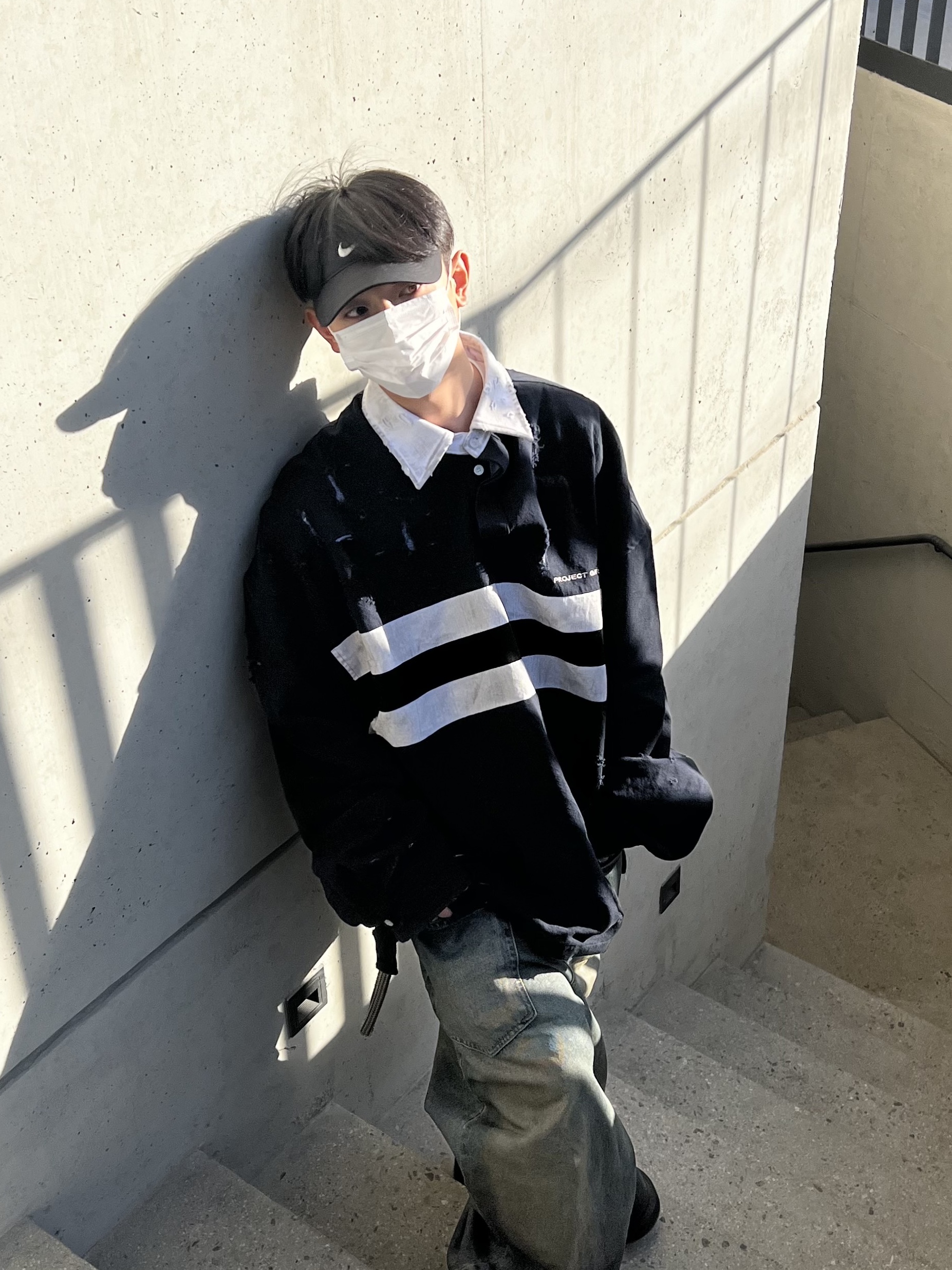 Project G/R Bullied Polo Shirts Navy, Project G/R Coated Backward Denim Pants Blue 착용 스타일 - 5