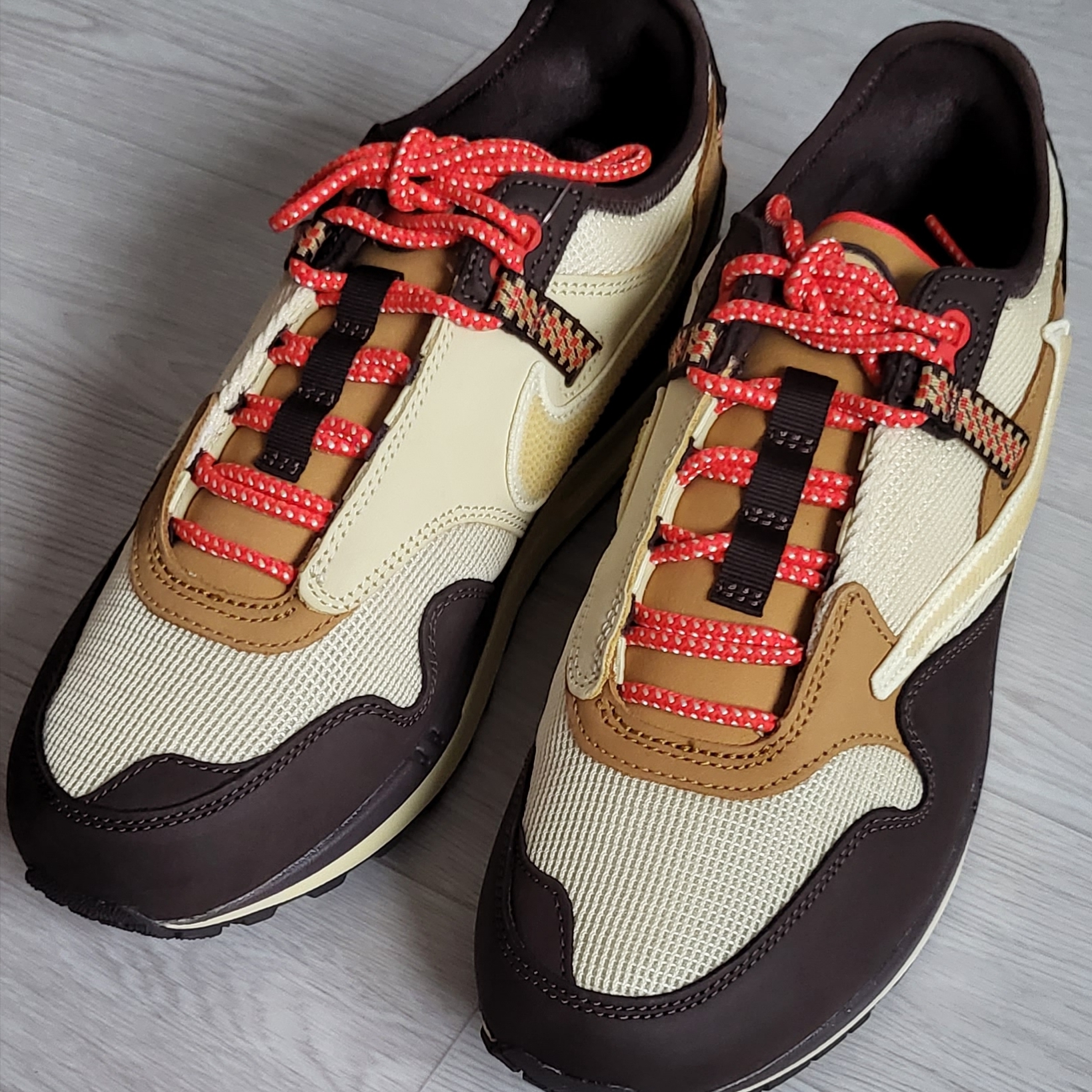 Nike x Travis Scott Air Max 1 Cact.us Brown 착용 스타일
