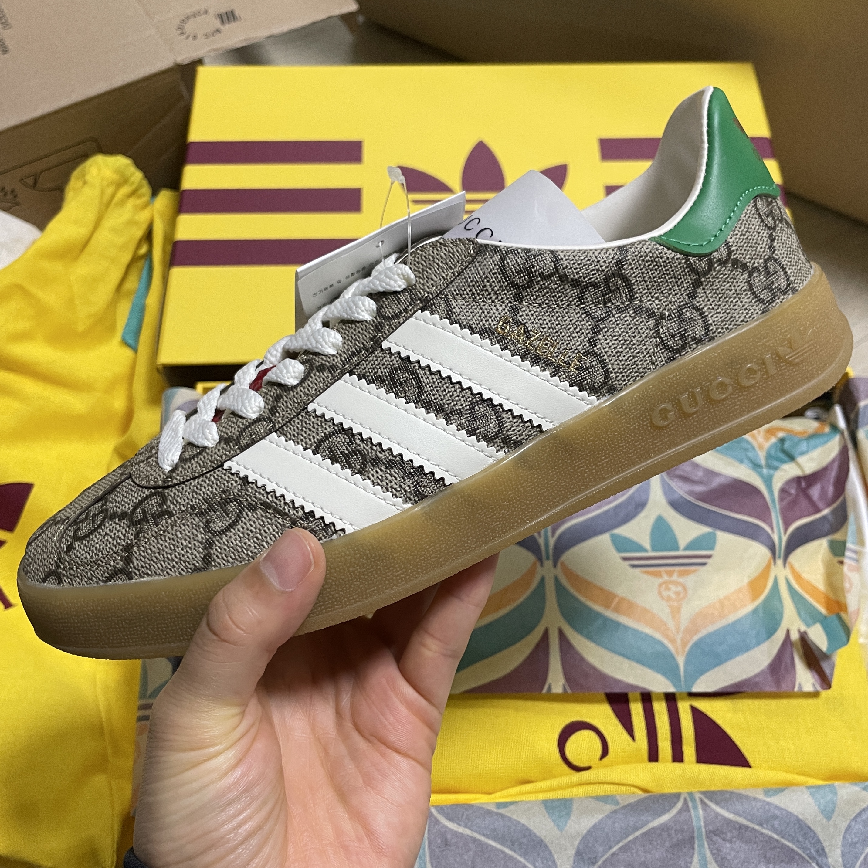 Gucci x Adidas Gazelle Sneakers Beige Ebony GG Supreme Canvas 착용 스타일