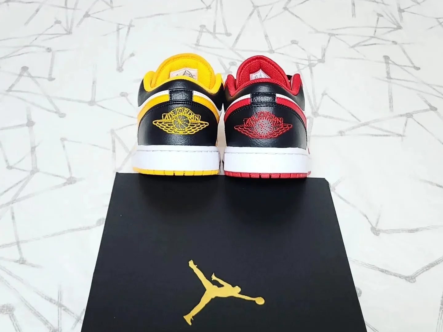 Jordan 1 Low Taxi, Jordan 1 Low White Gym Red Black 착용 스타일 - 5