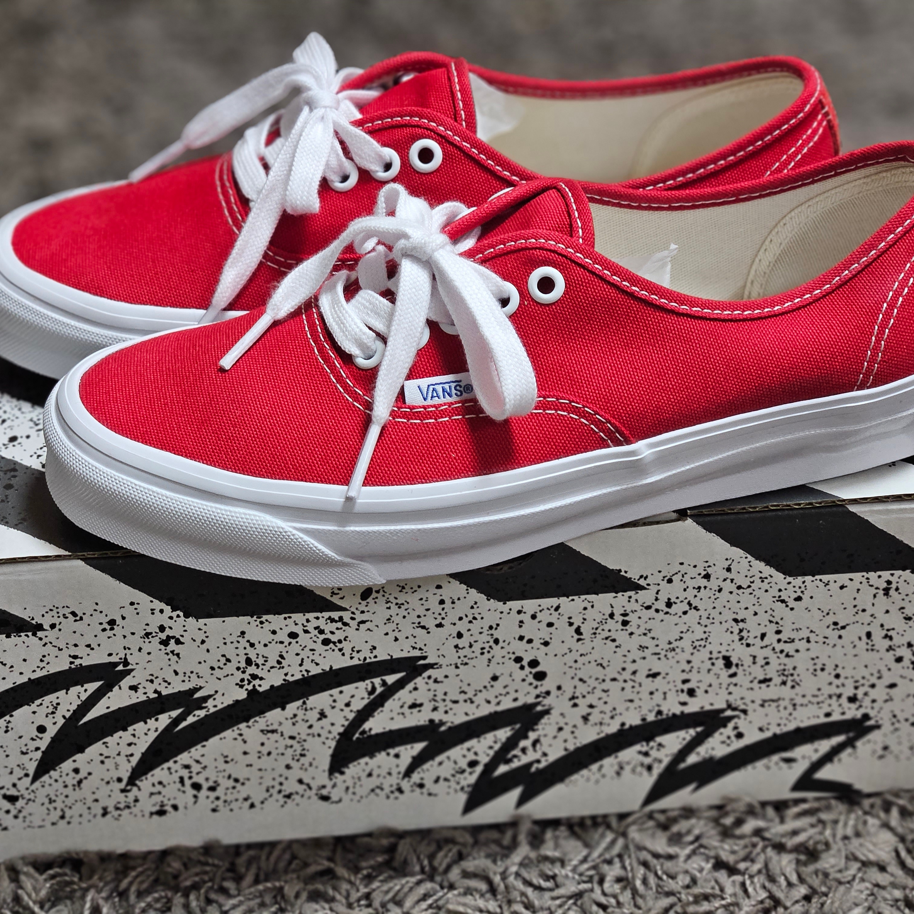 Vans Vault OG Authentic LX Red 착용 스타일 - 4