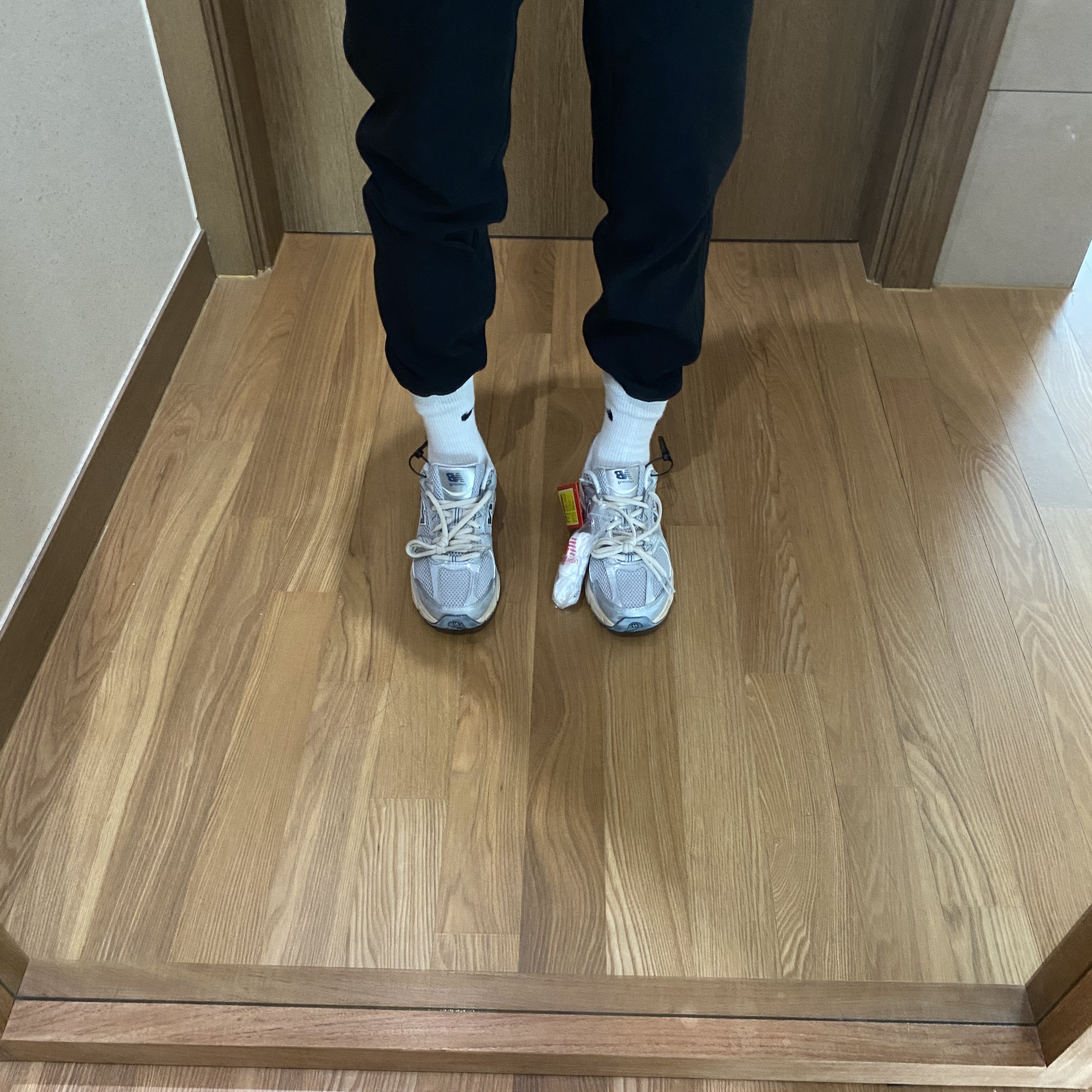 New Balance 530 Vintage Metallic Silver 착용 스타일