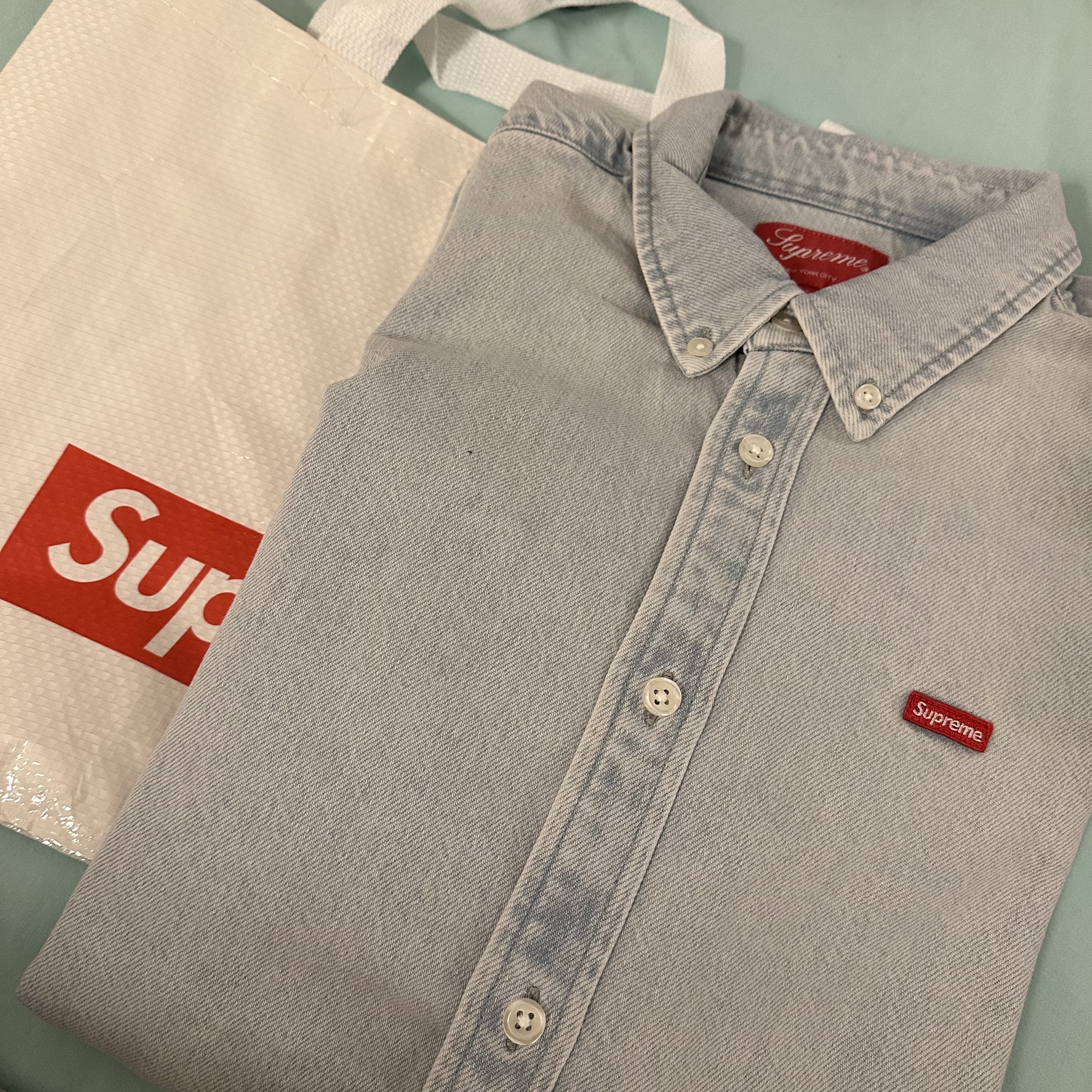Supreme Small Box Shirt Denim - 23SS 착용 스타일 - 3