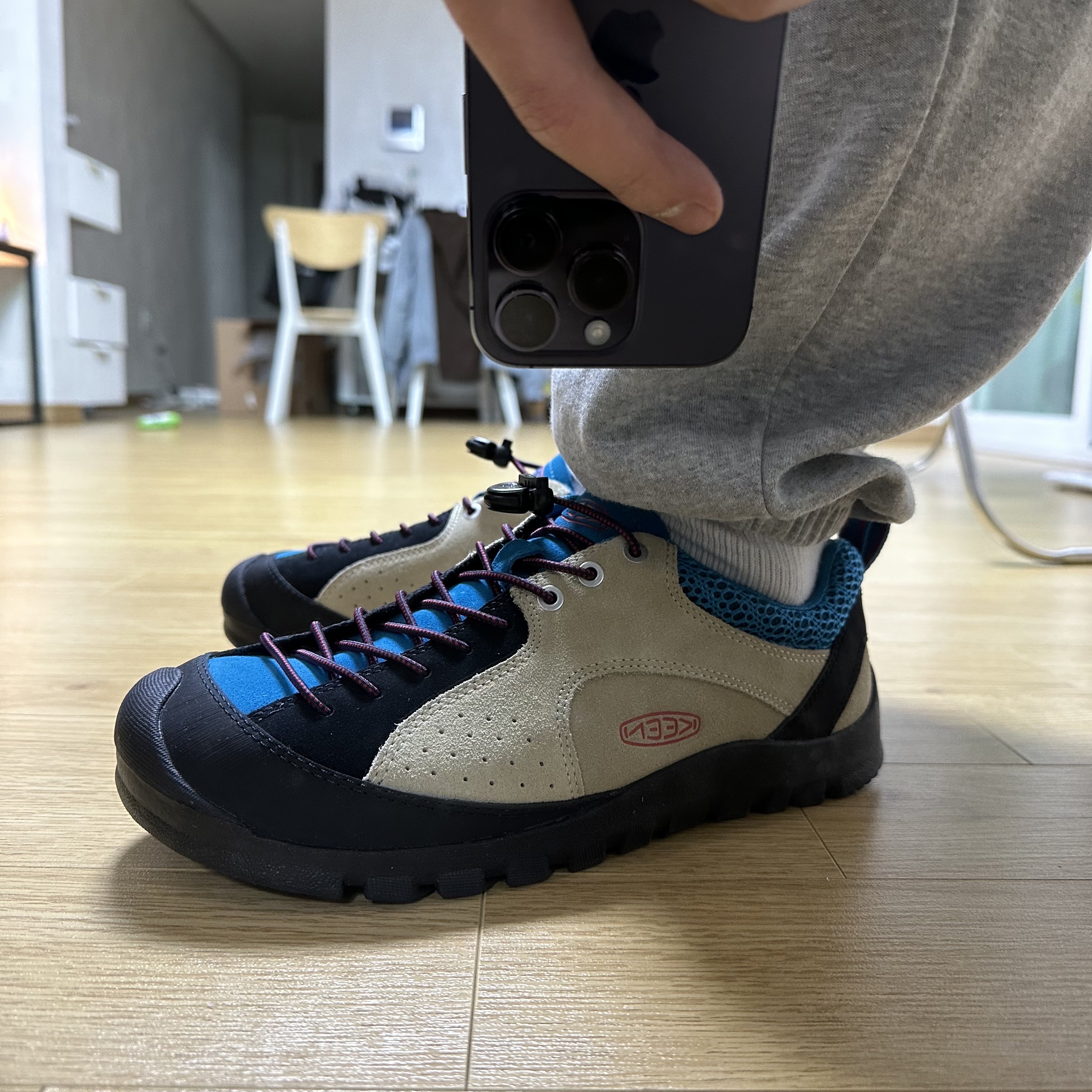 Keen Jasper Rocks SP Sneakers Beige 착용 스타일
