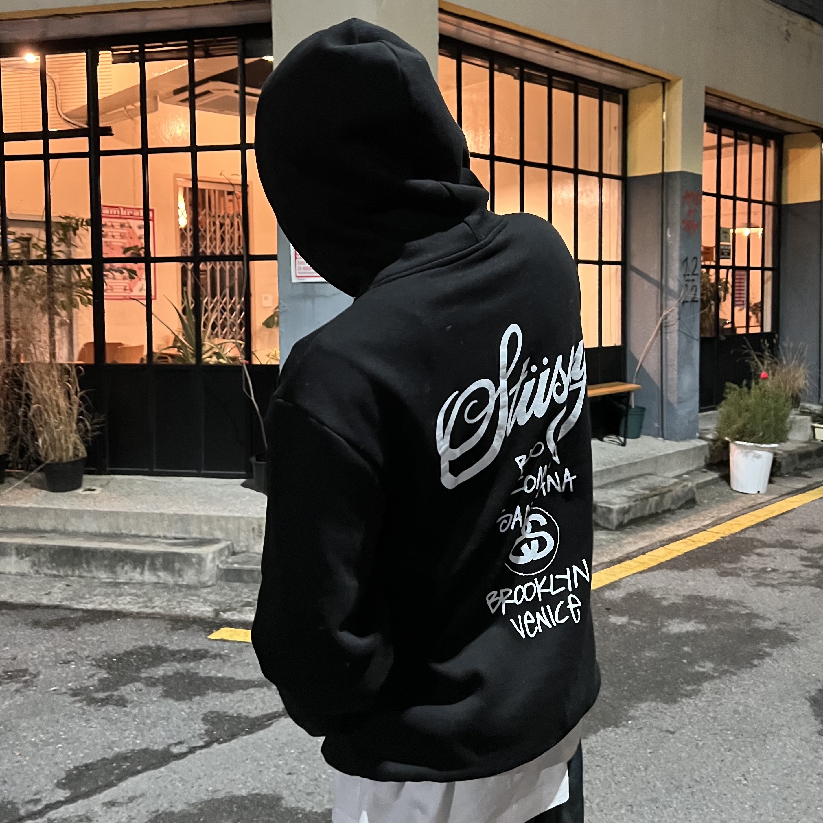 Jordan 1 x Travis Scott Retro Low OG SP Mocha, Jordan x Travis Scott Cargo Pants Black 착용 스타일 - 2