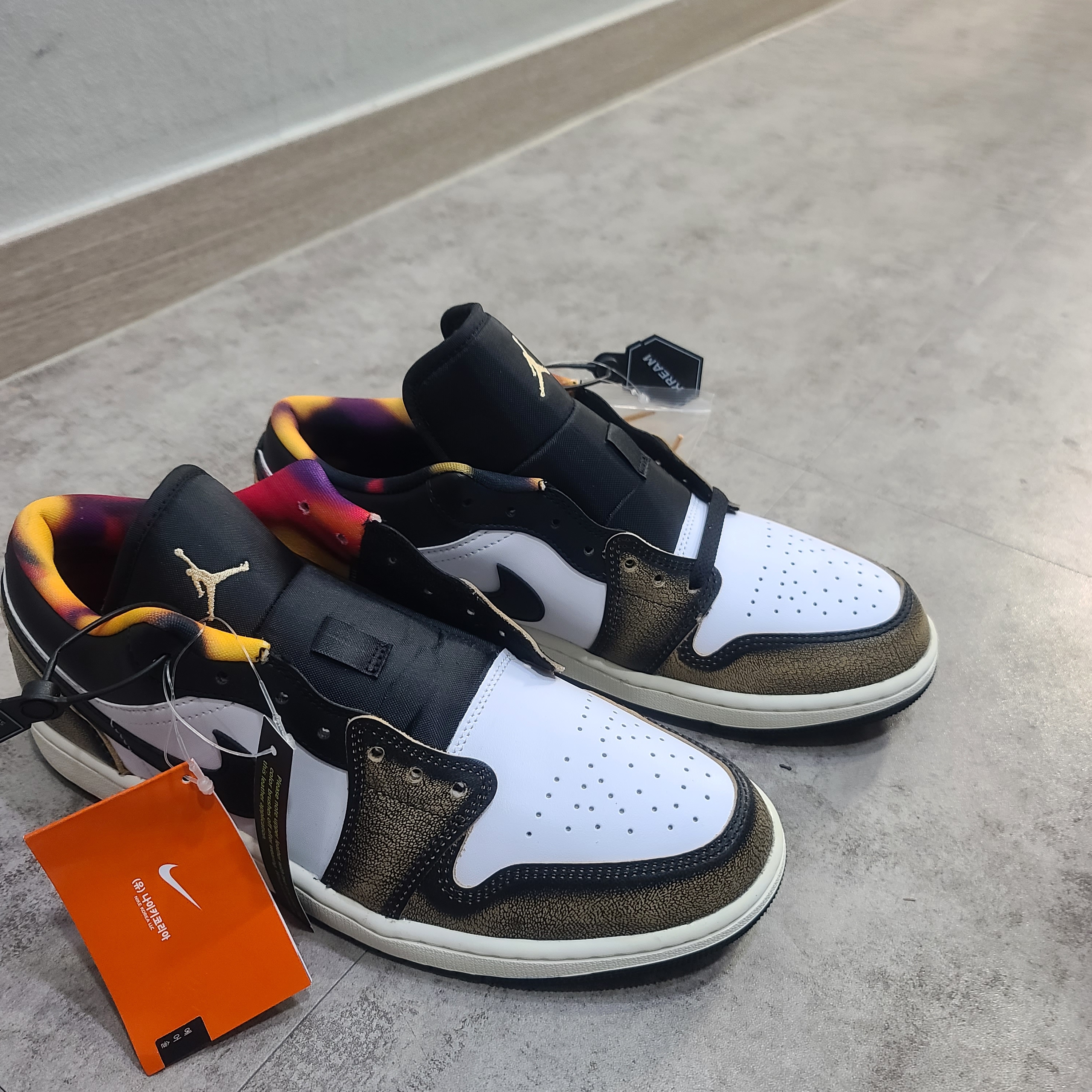Jordan 1 Low SE Black White Onyx 착용 스타일 - 5
