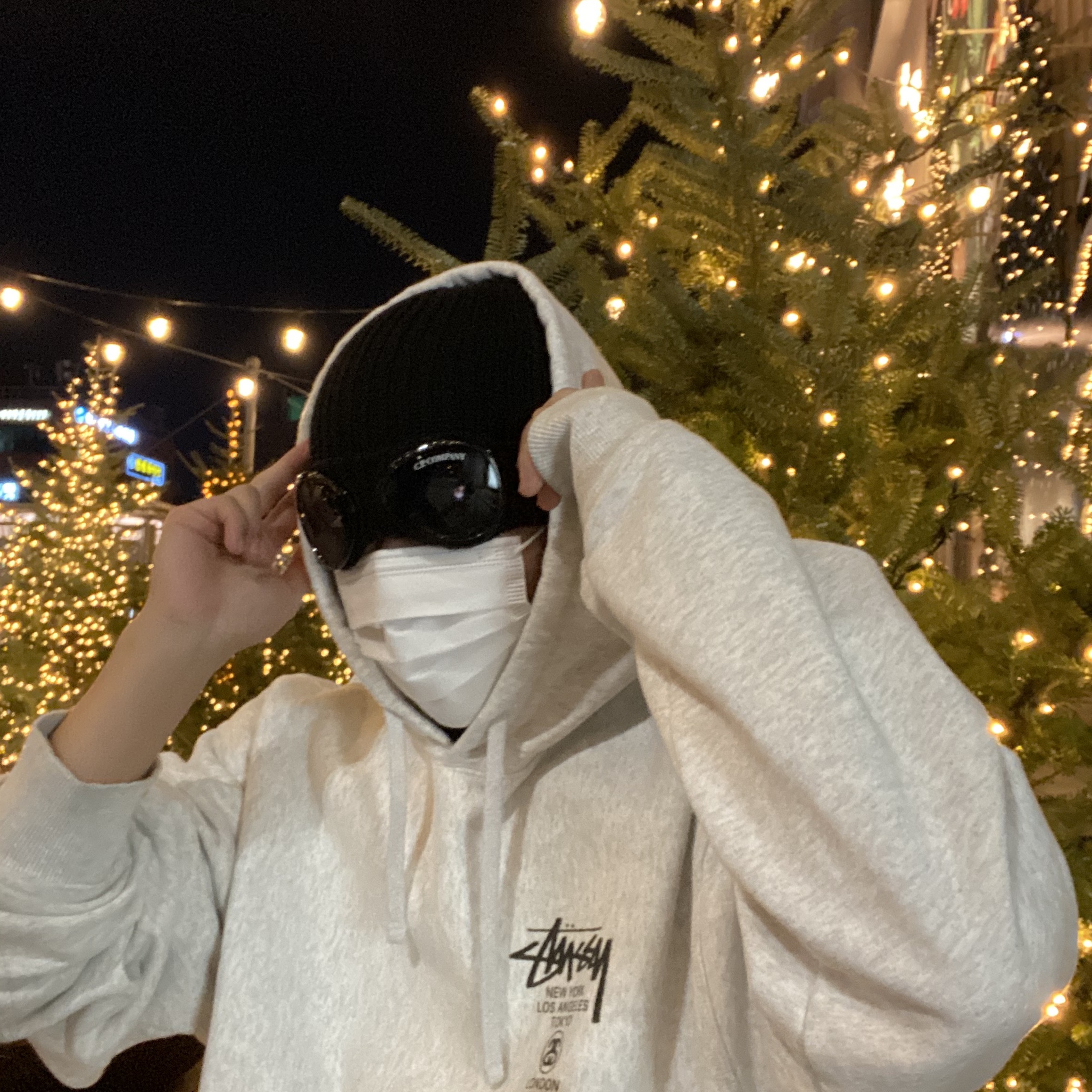 Stussy World Tour Hoodie Ash Heather 2022 착용 스타일 - 1