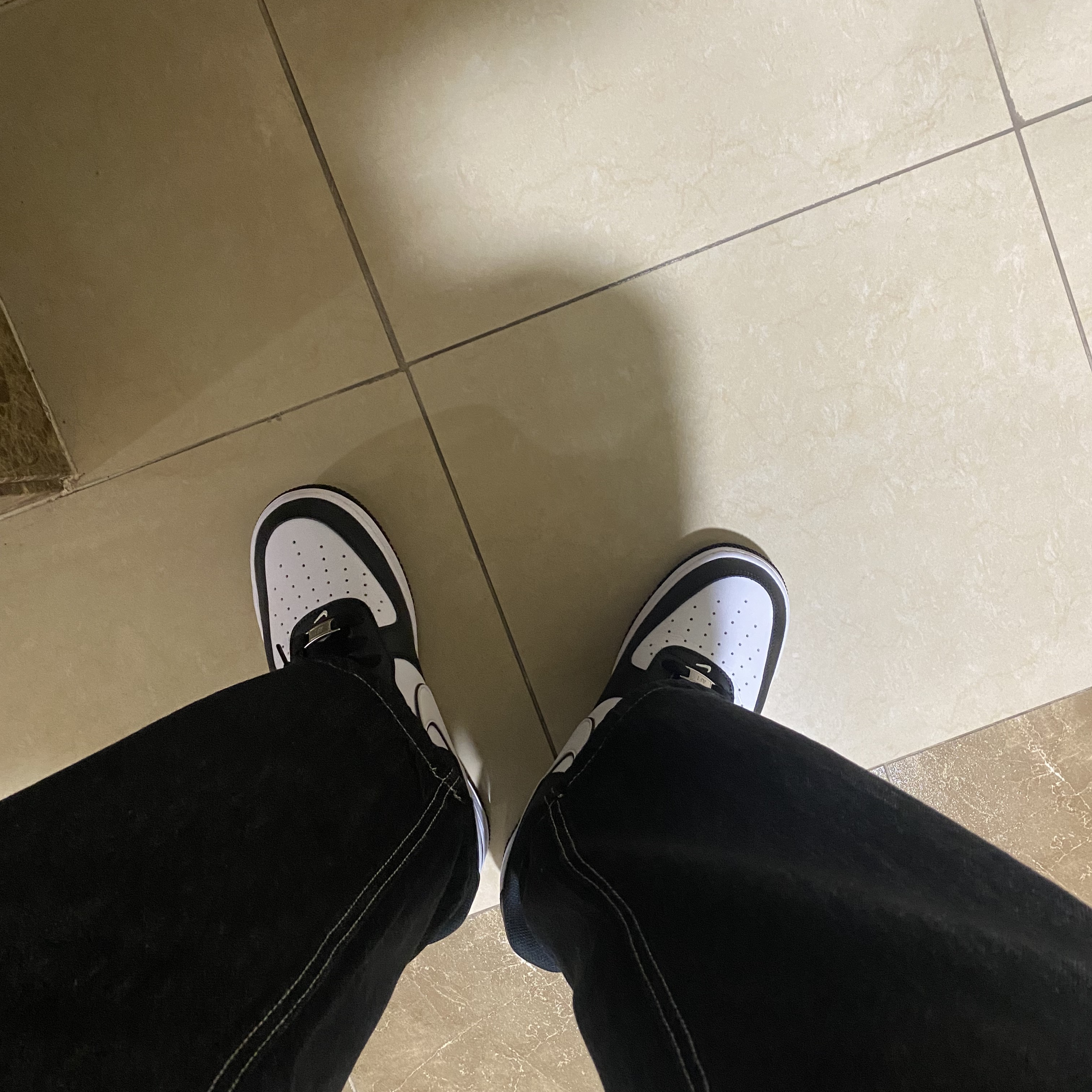 Nike Air Force 1 '07 Black White 착용 스타일