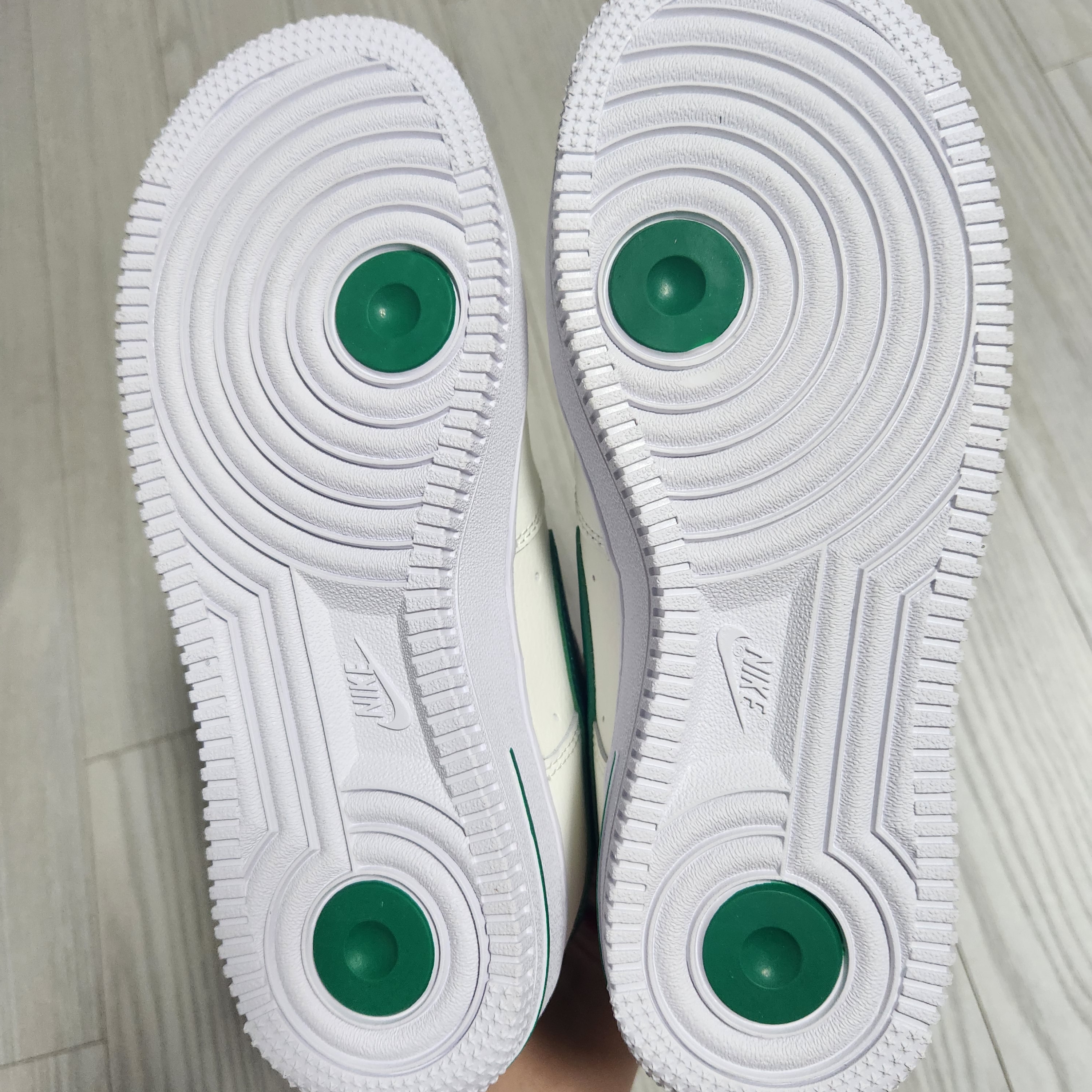(W) Nike Air Force 1 '07 SE 40th Anniversary Join Forces Sail Malachite 착용 스타일 - 4