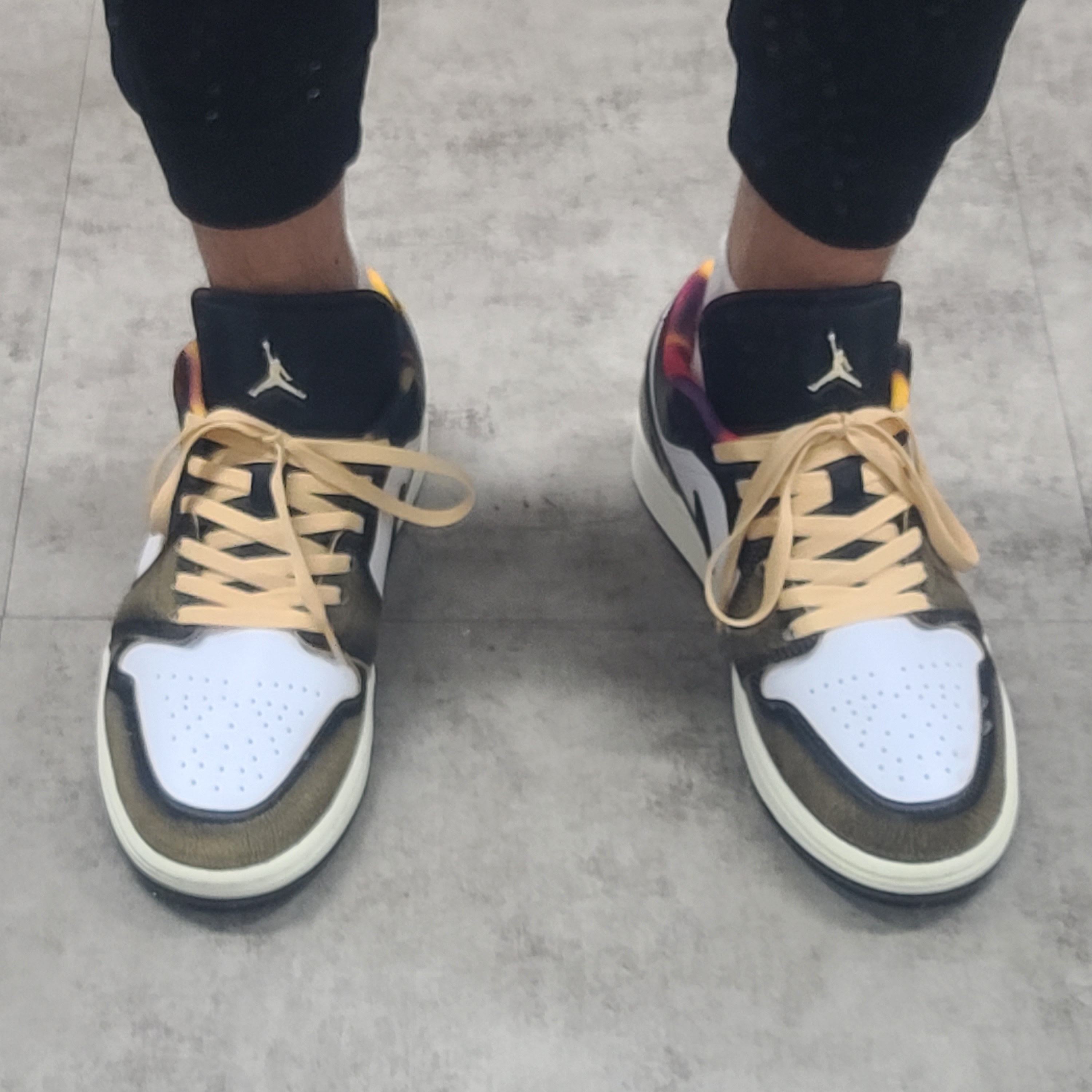 Jordan 1 Low SE Black White Onyx 착용 스타일 - 3