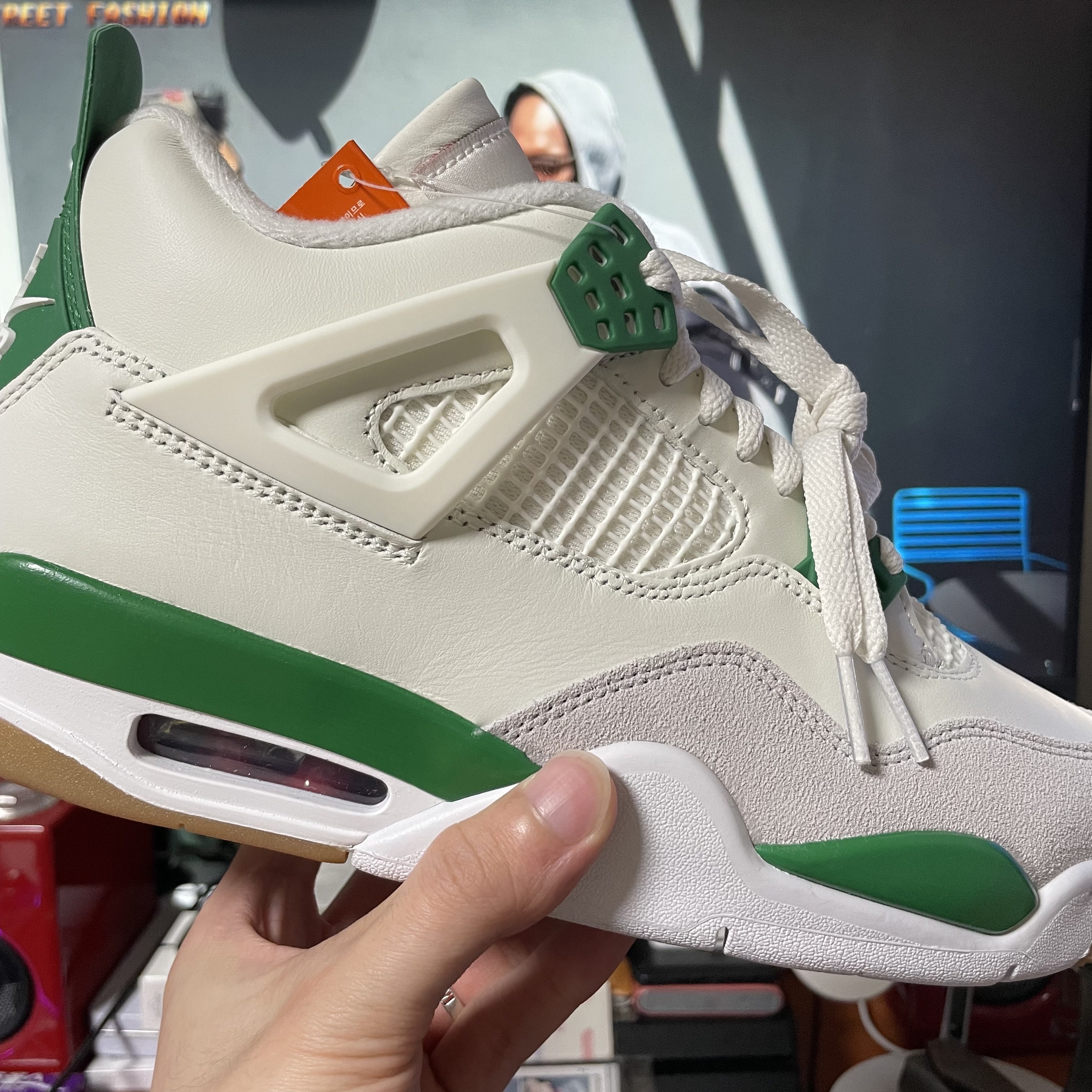 Jordan 4 x Nike SB Retro SP Pine Green 착용 스타일