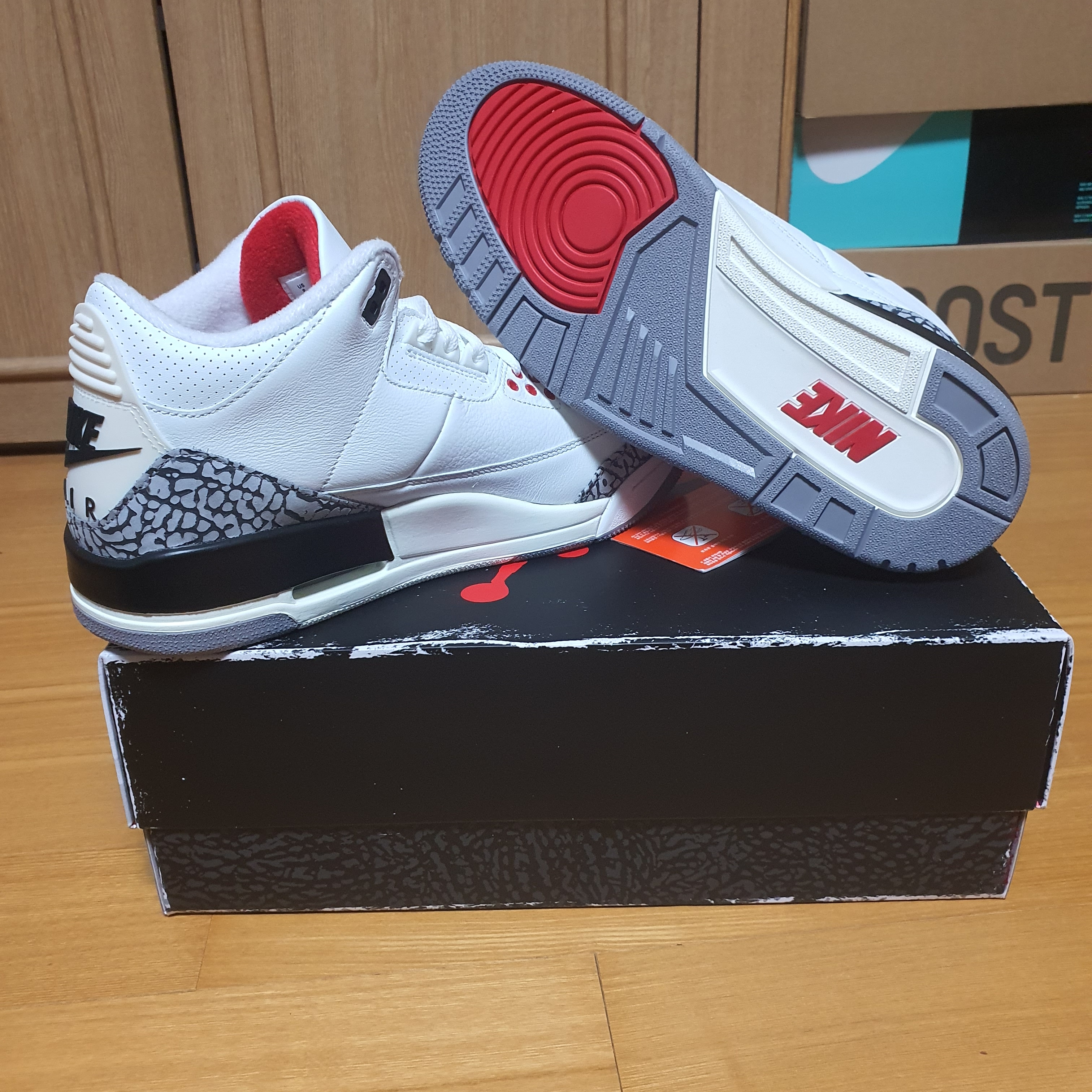Jordan 3 Retro White Cement Reimagined 착용 스타일 - 5