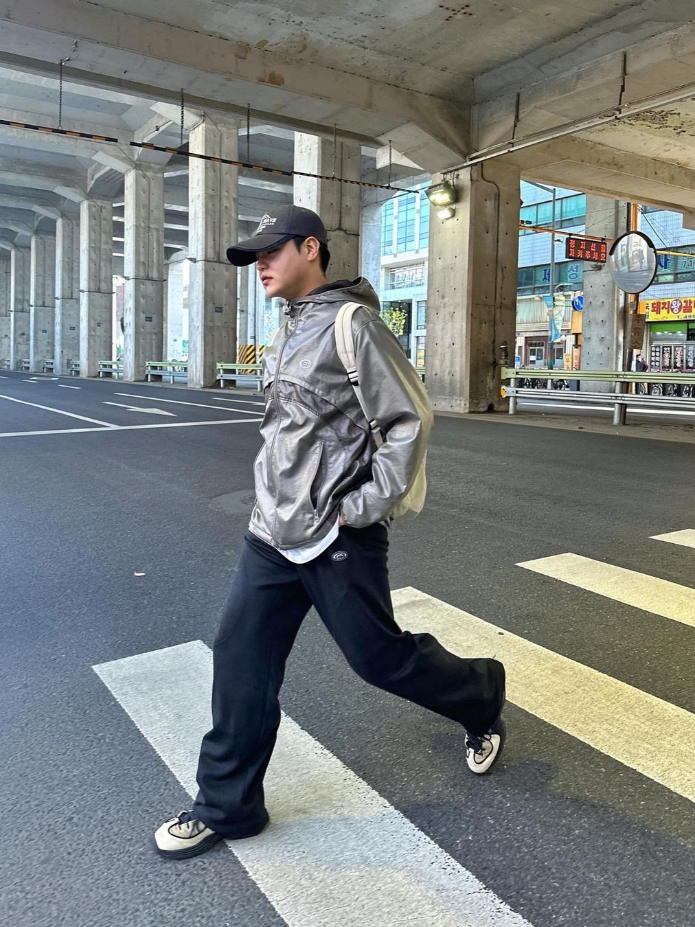 Art Of Field Glossy Colourway Jacket Brown, Nike x Stussy Air Penny II Rattan and Limestone 착용 스타일