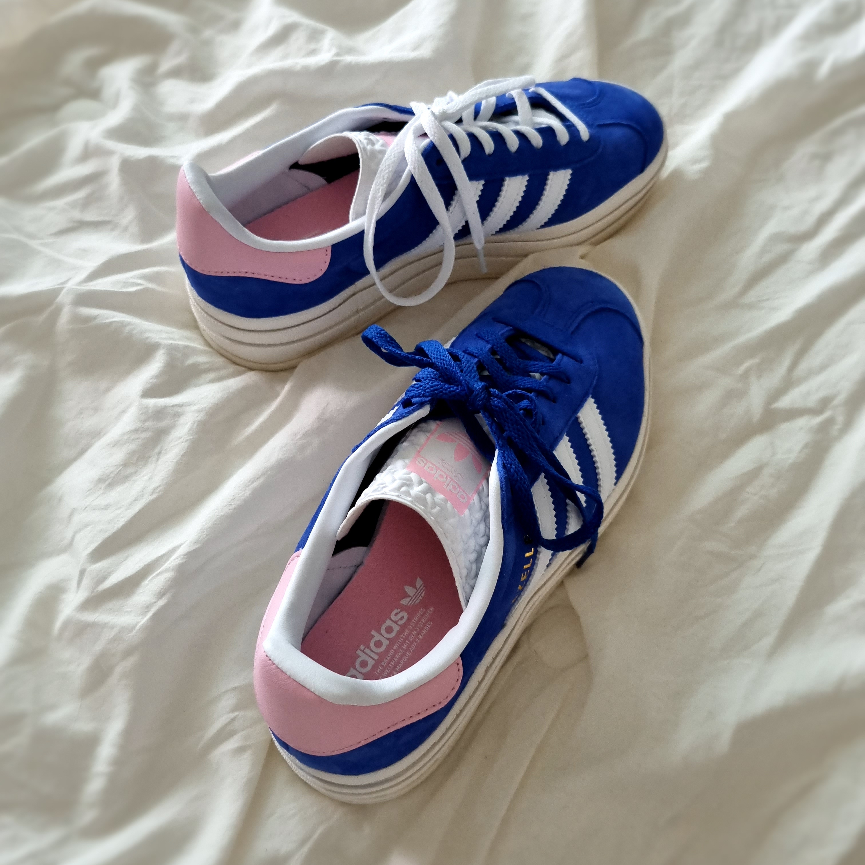(W) Adidas Gazelle Bold Blue Pink 착용 스타일