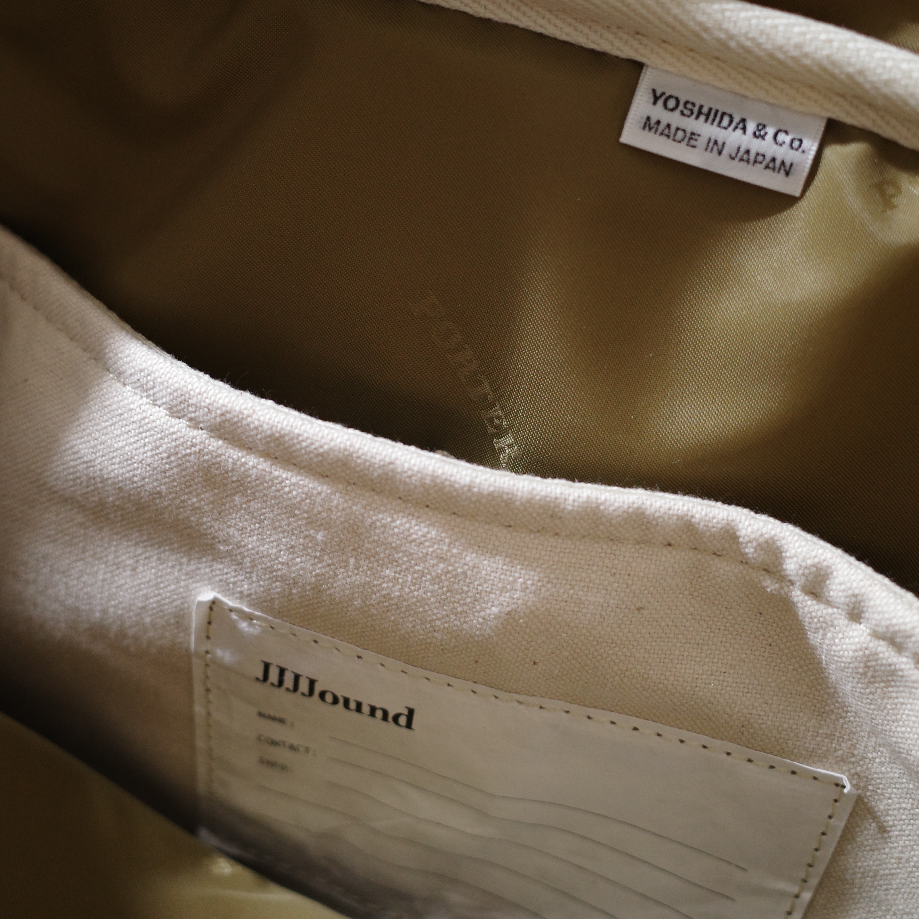 Porter x JJJJound Passport Bag L Off White 착용 스타일 - 5