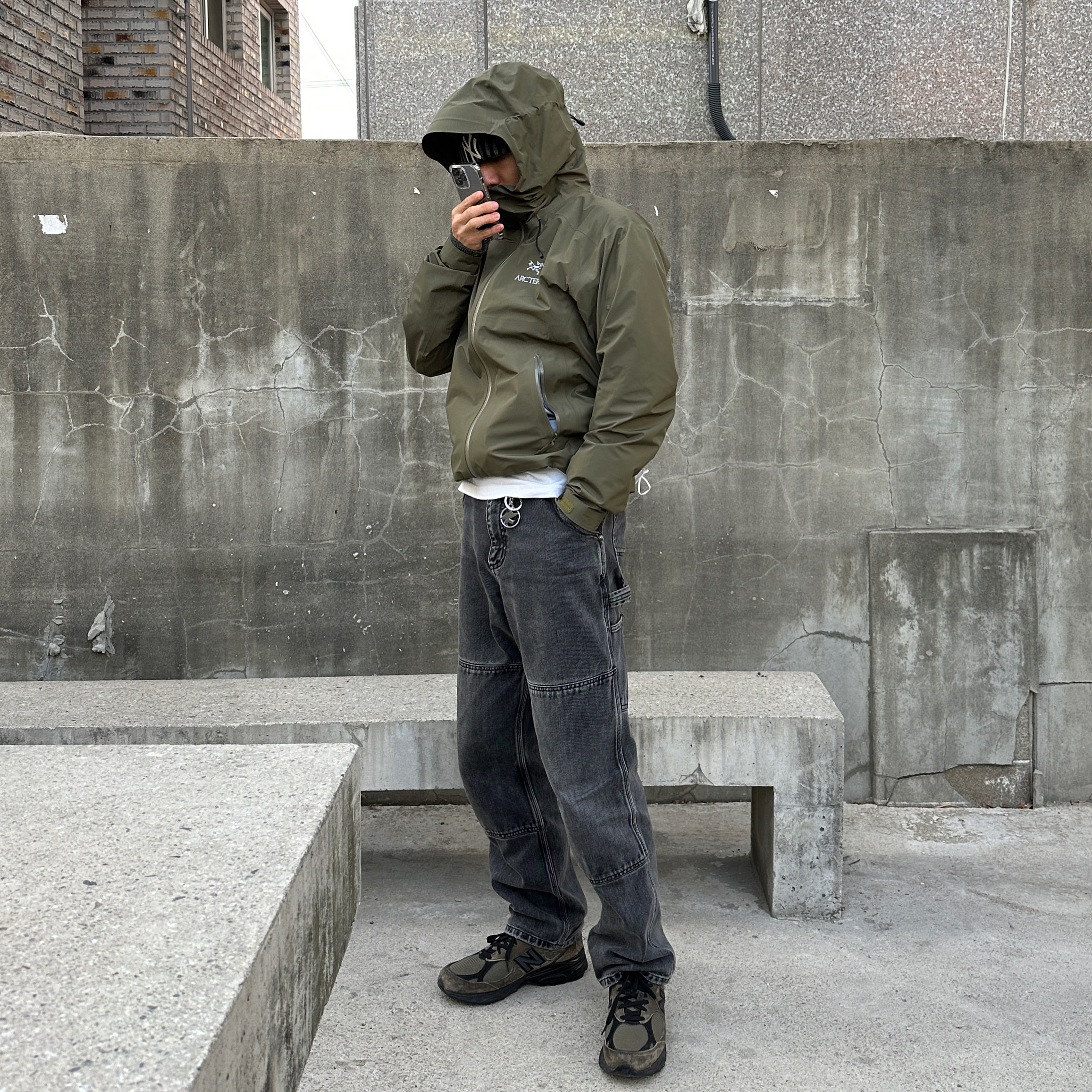 New Balance x JJJJound 990v3 Brown Black, Arc'teryx Beta LT Jacket Tatsu 착용 스타일