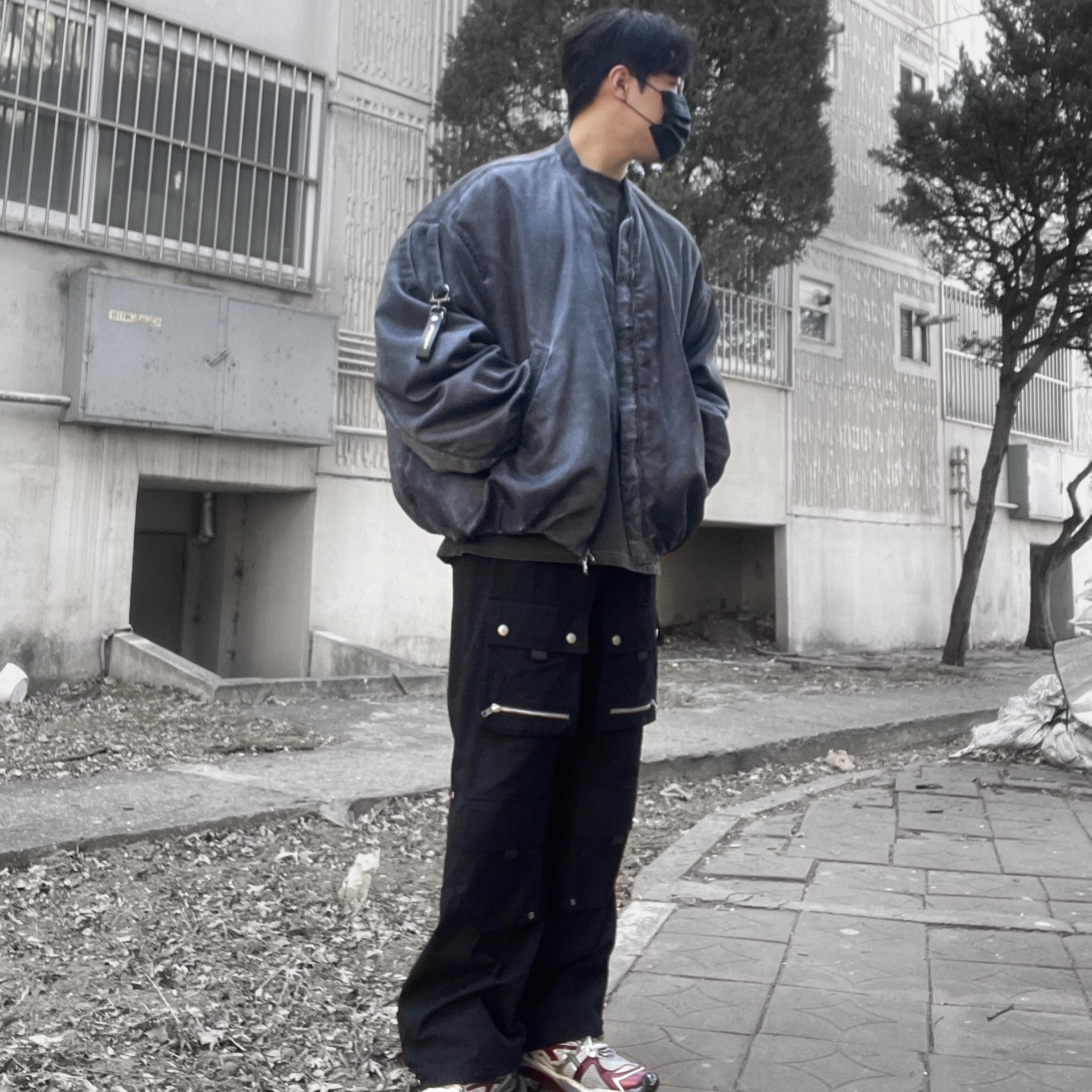 Nonnod x Undermycar Esker Jacket Crown Blue, Balenciaga Runner Sneakers Grey Burgundy 착용 스타일 - 2
