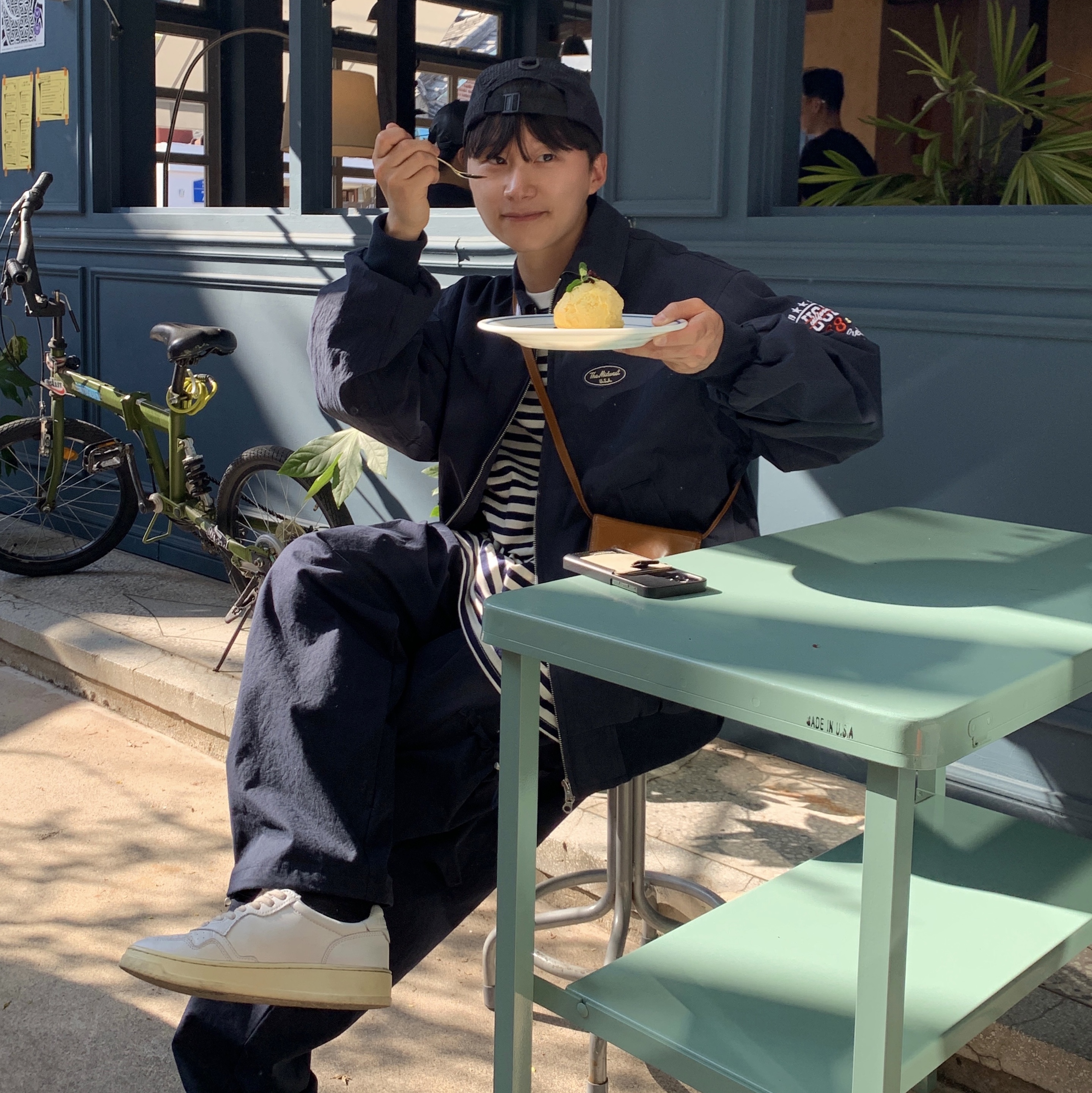Supreme Mesh Seersucker Camp Cap Black - 21SS, Autry Medalist Low Leather Sneakers White 착용 스타일 - 1