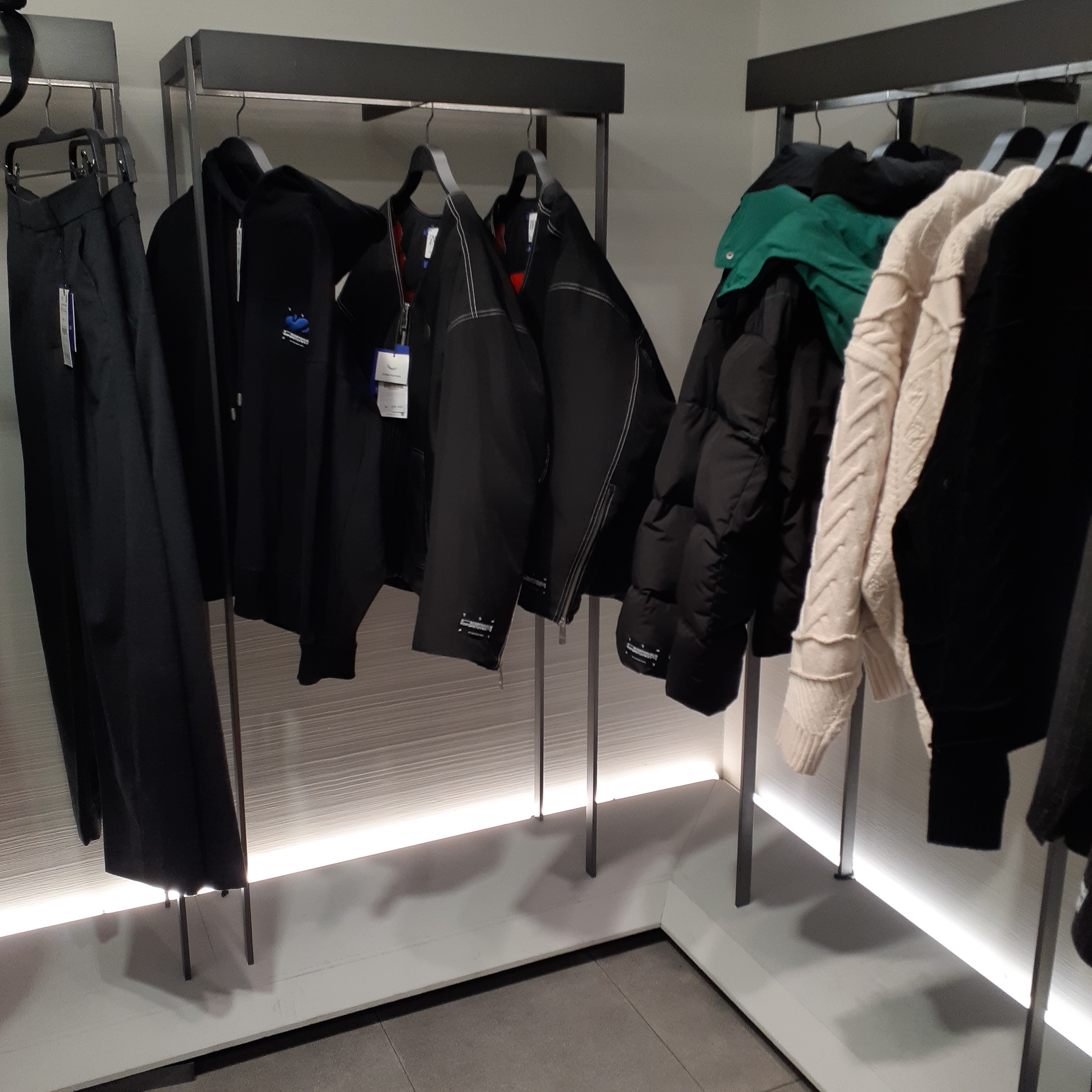 Zara x Ader Error Patchwork Oversize Knit Sweater Cream, Zara x Ader Error Oversize Puffer Jacket Black 착용 스타일