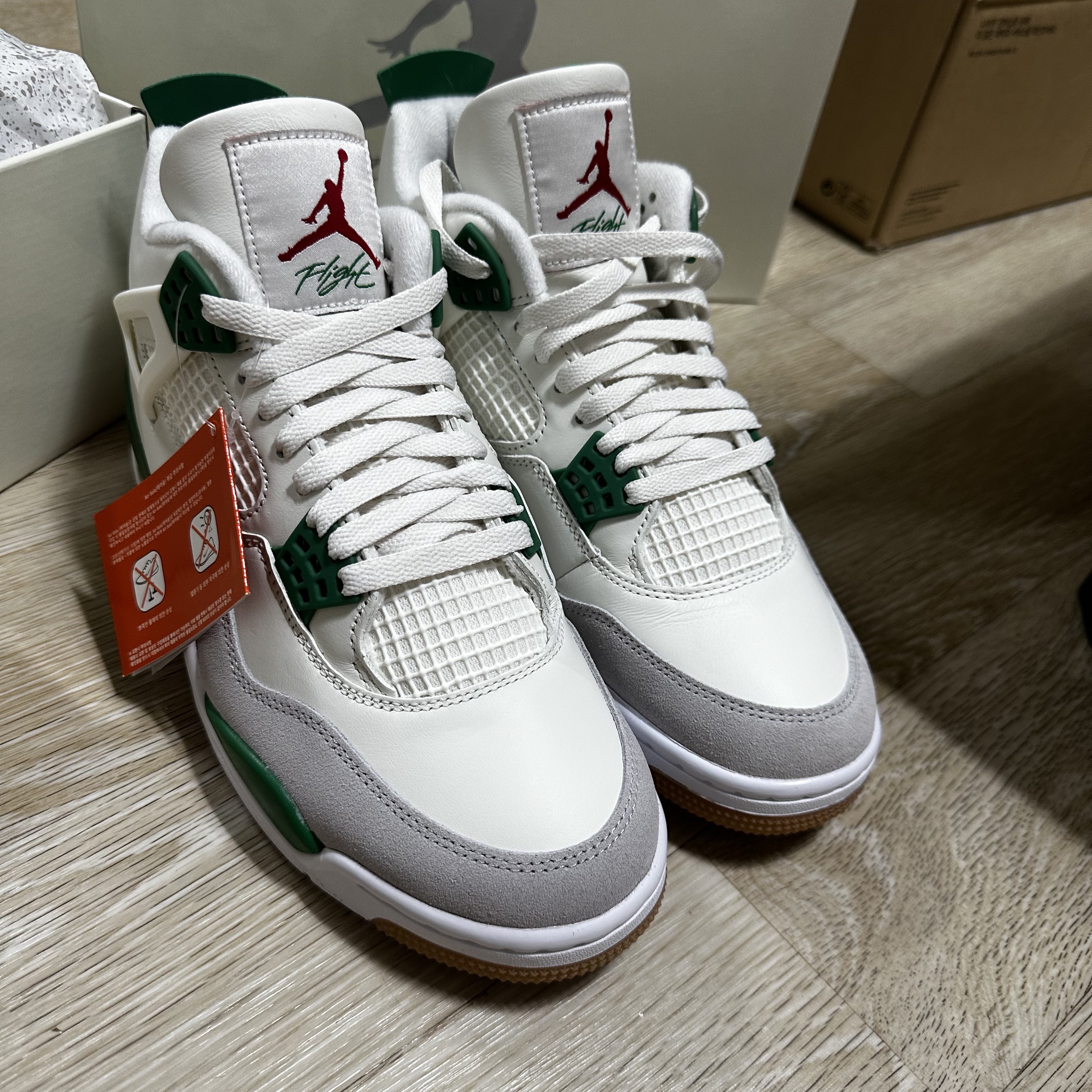 Jordan 4 x Nike SB Retro SP Pine Green 착용 스타일 - 1