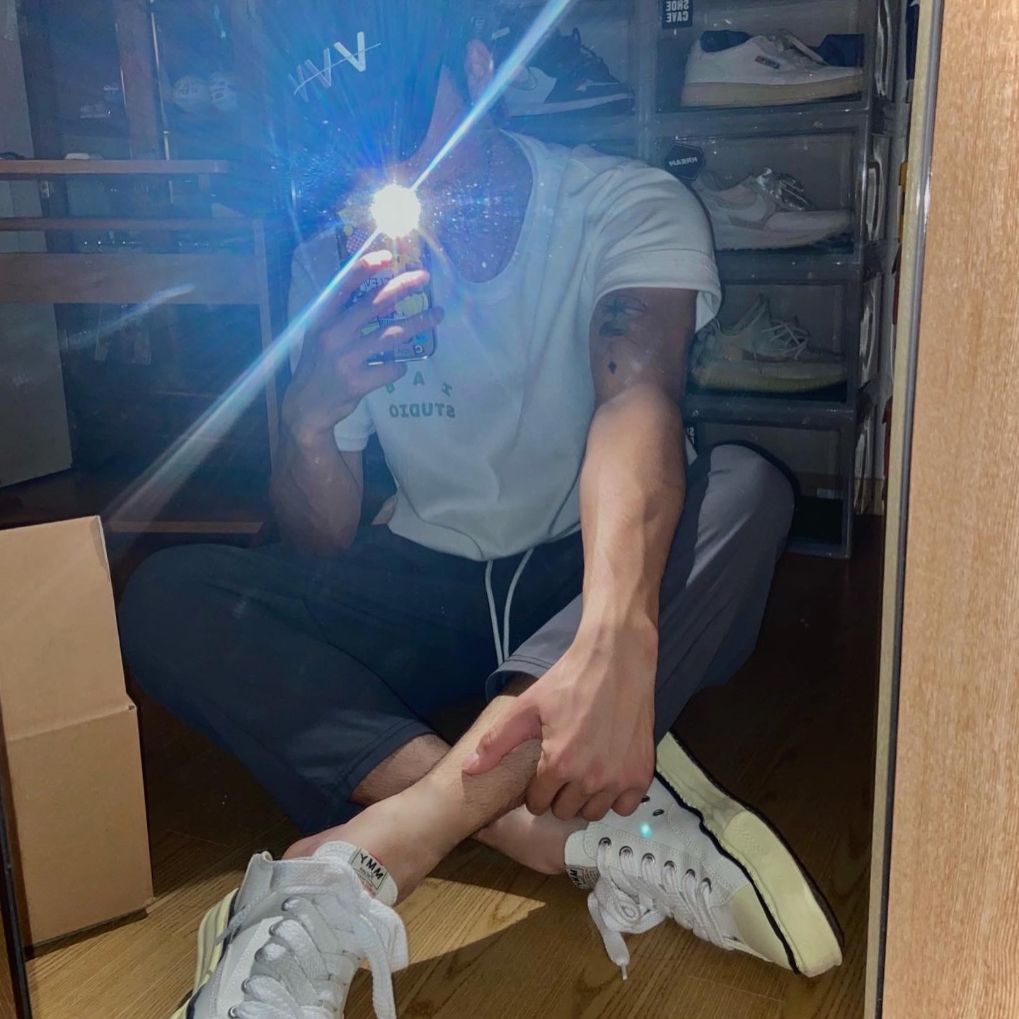 Maison Mihara Yasuhiro Peterson VL OG Sole Canvas Low-top Sneakers White, IAB Studio T-Shirt White Light Green 착용 스타일 - 1