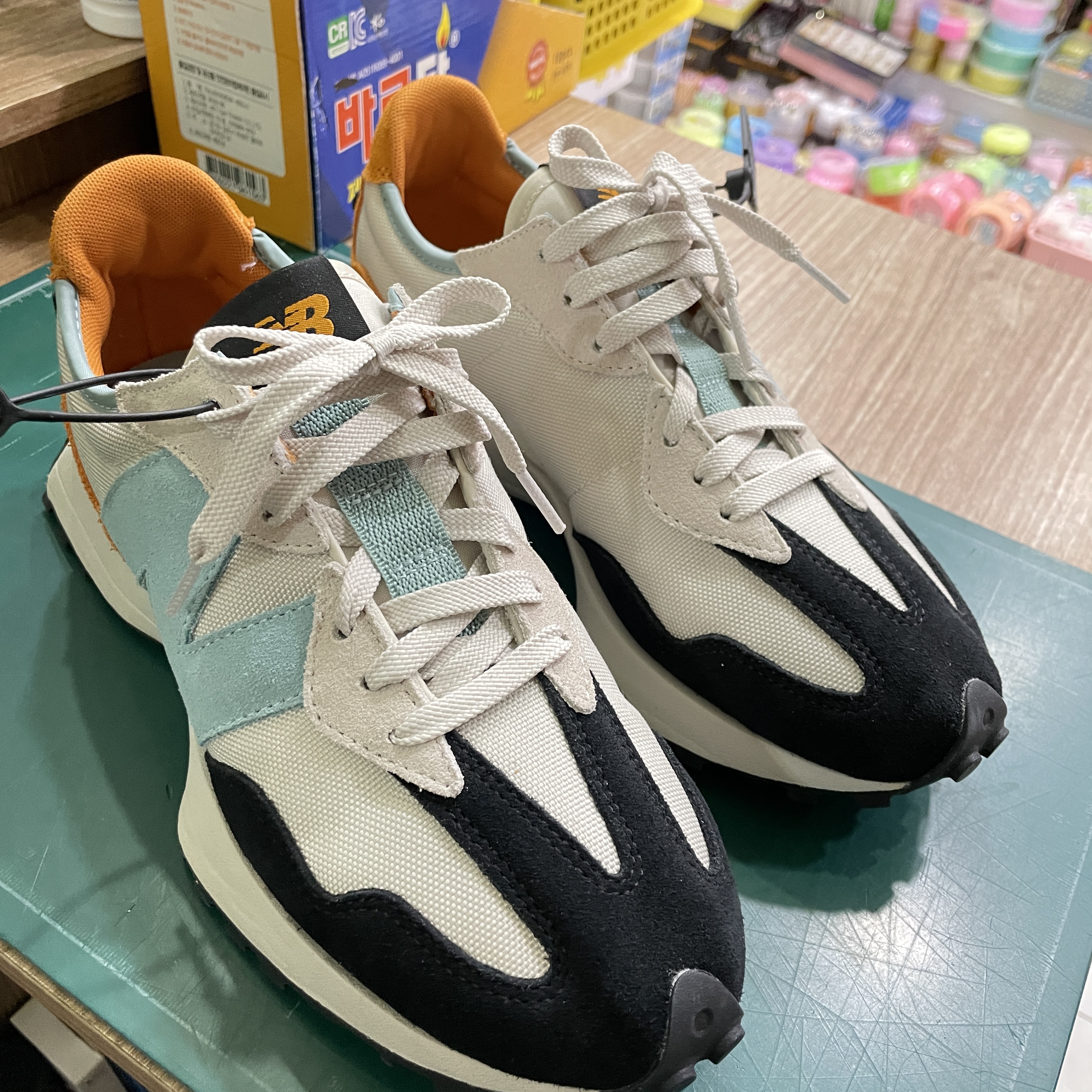 New Balance 327 Moonbeam Blue 착용 스타일 - 4