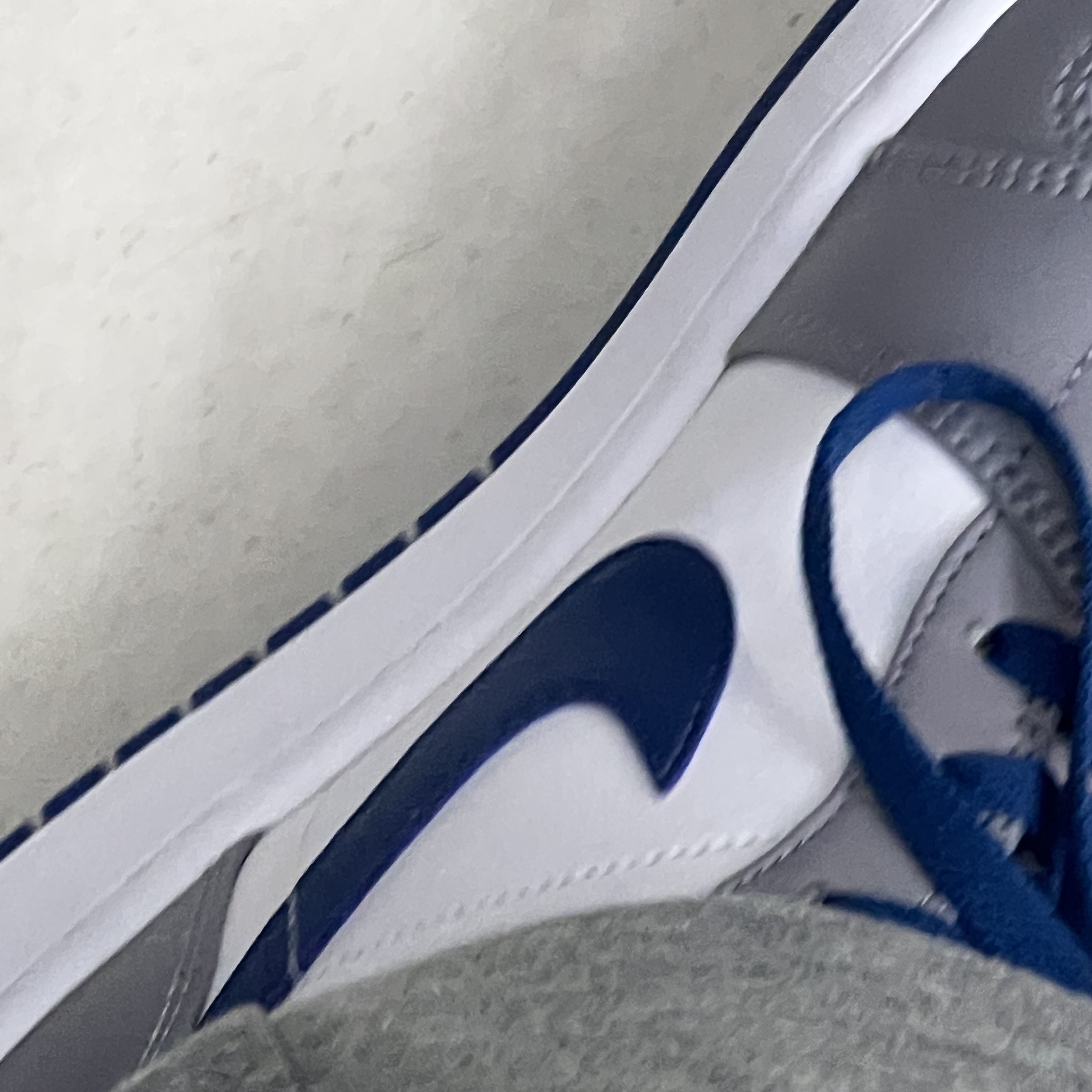 Jordan 1 Mid Cement Grey True Blue 착용 스타일