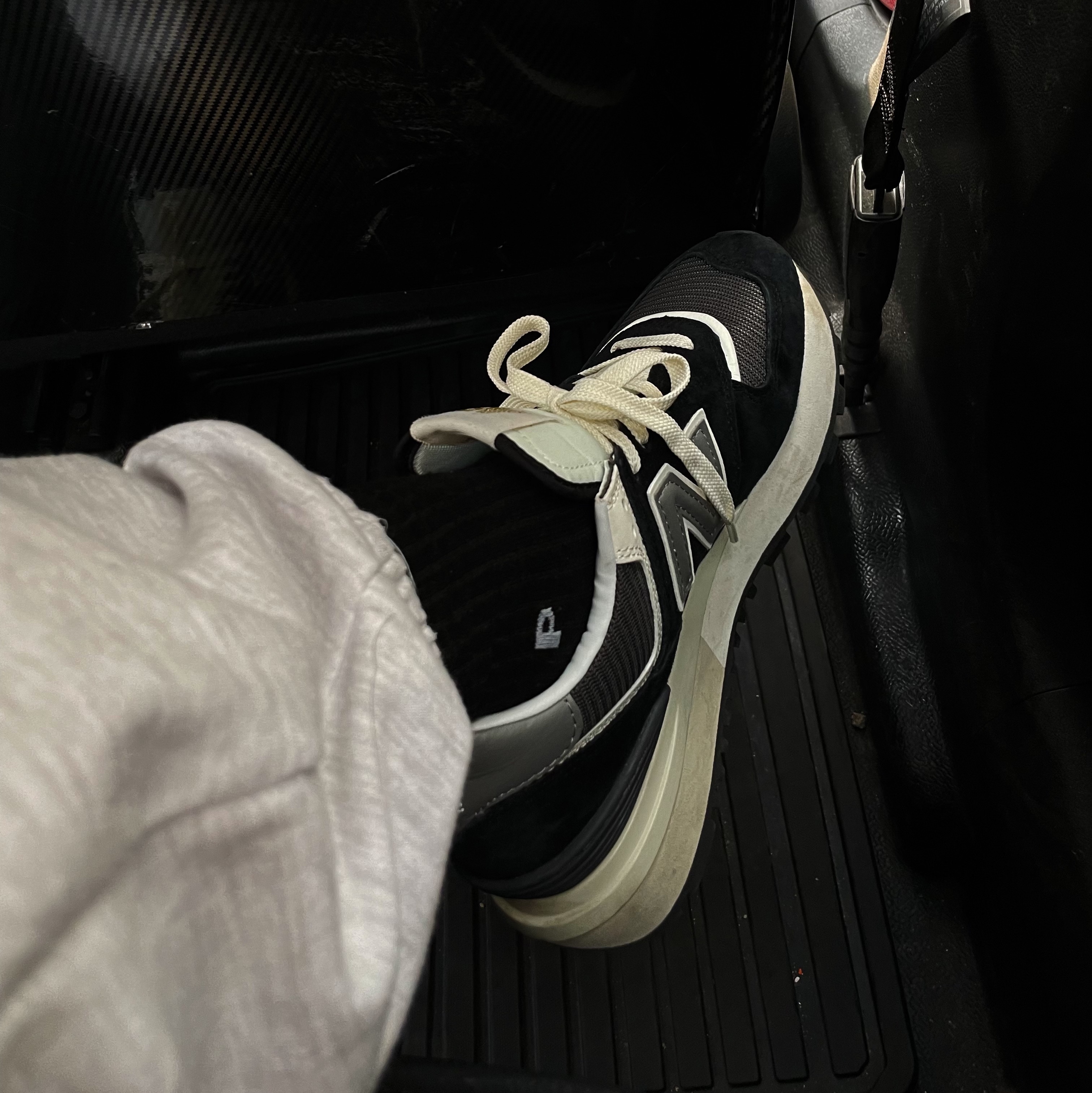 New Balance 574 Legacy Black 착용 스타일