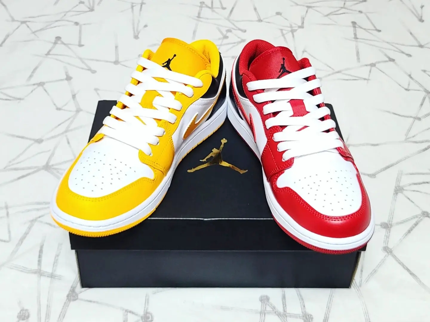 Jordan 1 Low White Gym Red Black, Jordan 1 Low Taxi 착용 스타일 - 3