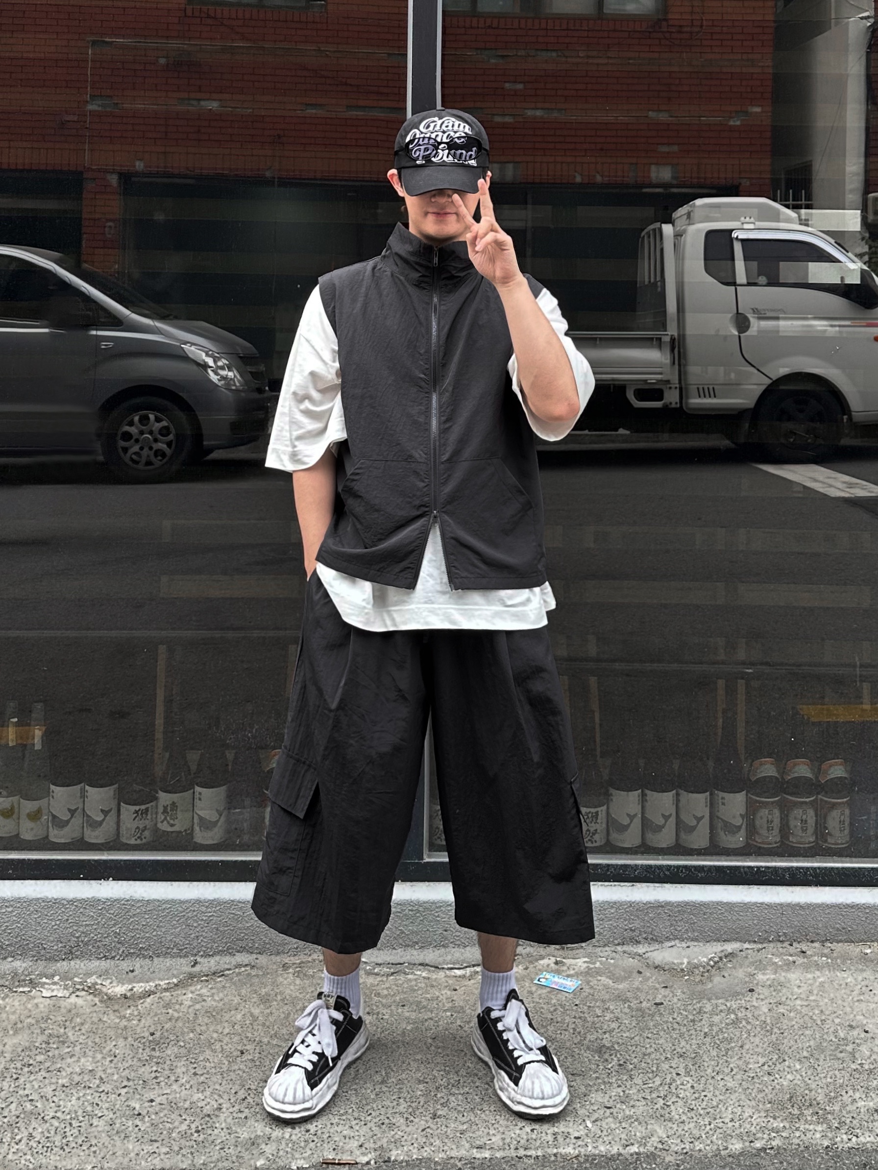 Maison Mihara Yasuhiro Blakey OG Sole Canvas Low-top Sneakers Black White 착용 스타일 - 2