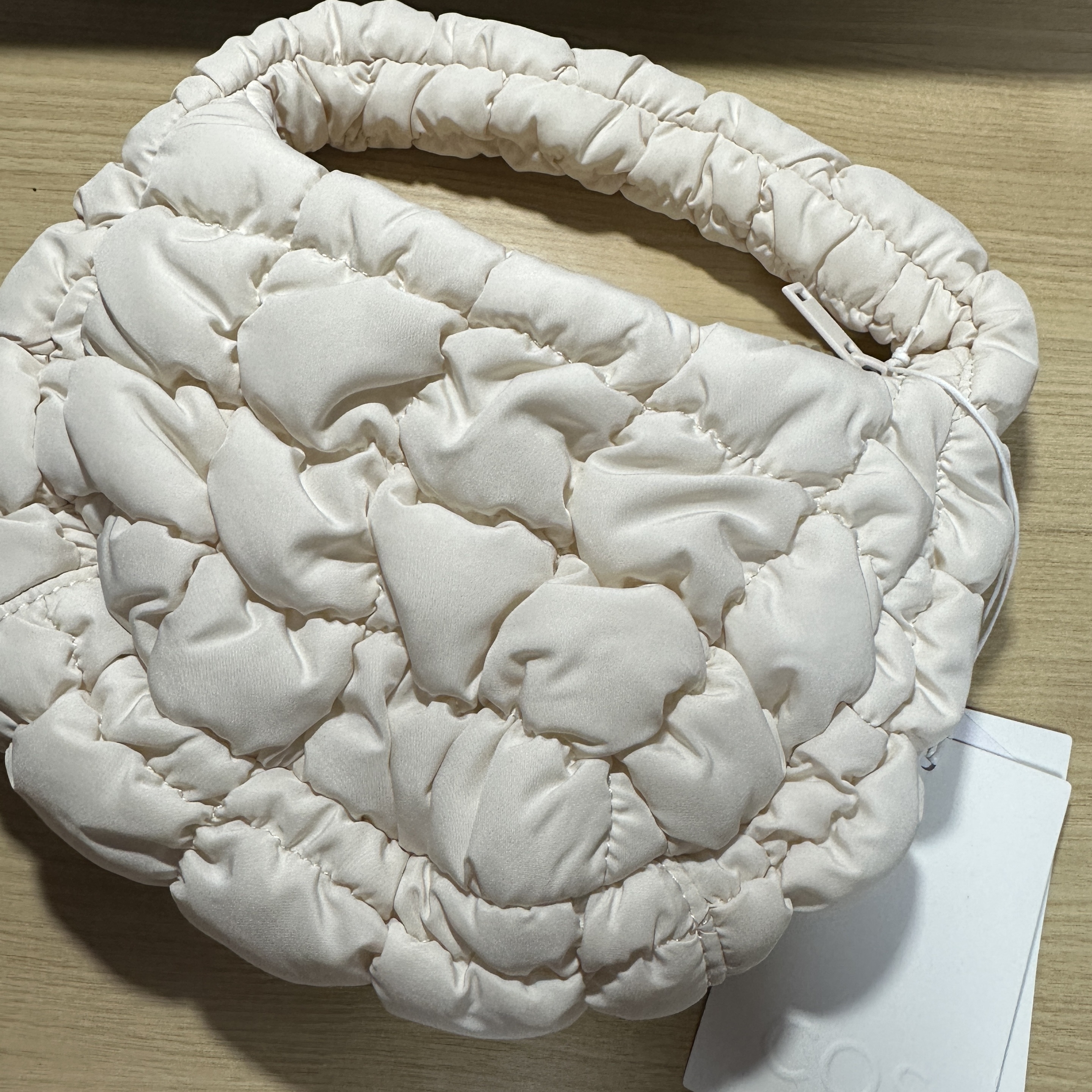 COS Quilted Micro Bag Off White 착용 스타일
