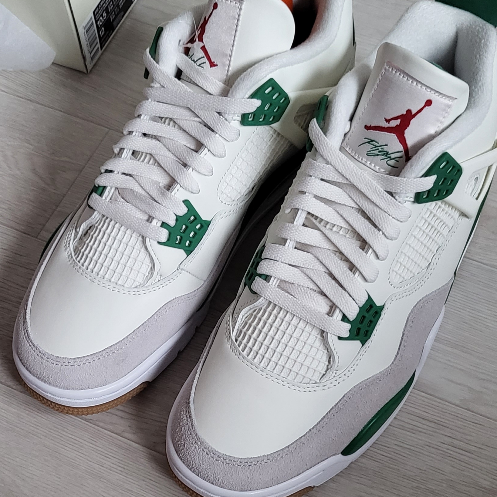 Jordan 4 x Nike SB Retro SP Pine Green 착용 스타일