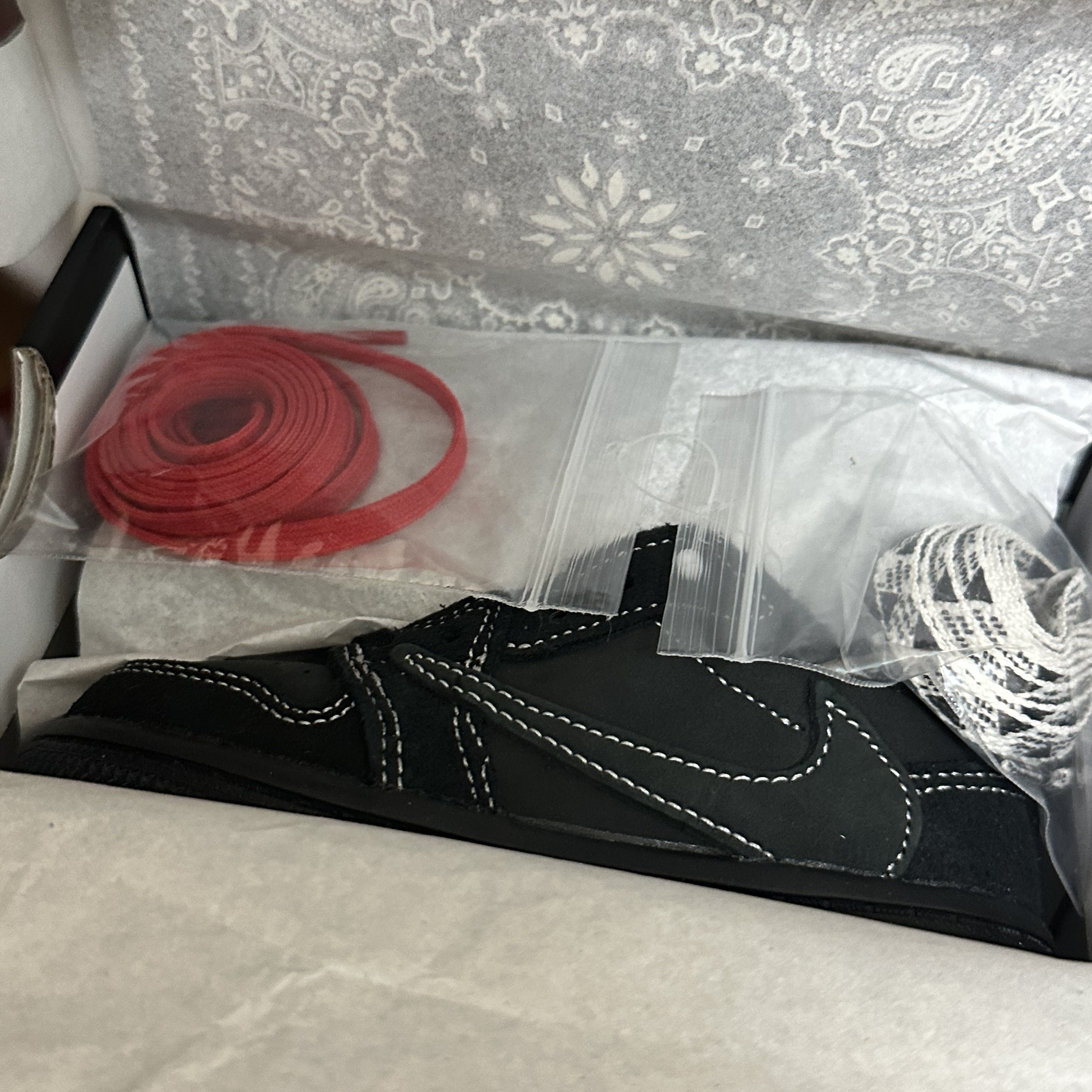 (TD) Jordan 1 x Travis Scott Retro Low OG SP Black Phantom 착용 스타일 - 2