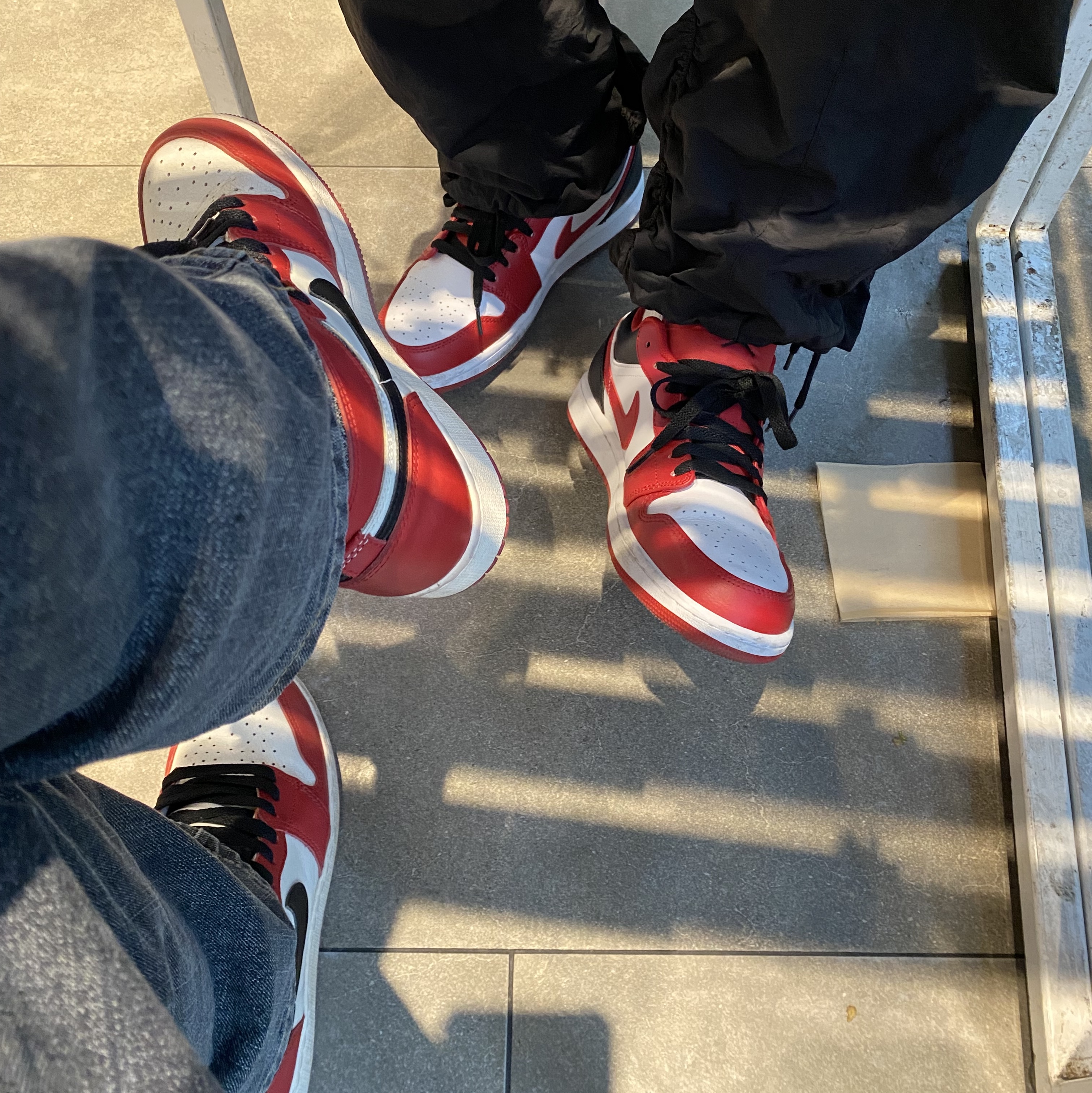 Jordan 1 Retro High OG Chicago 2022, Jordan 1 Low White Gym Red Black 착용 스타일