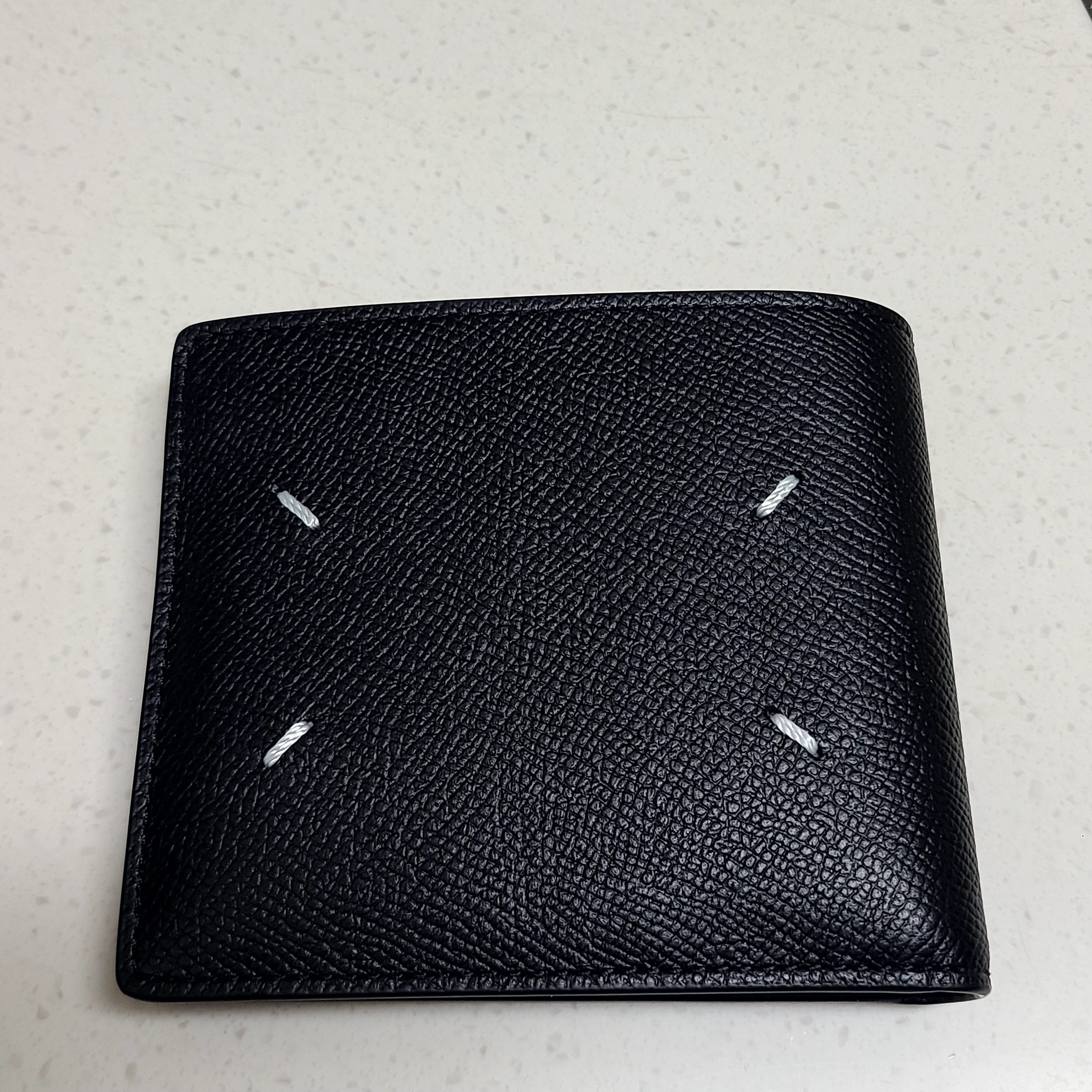 Maison Margiela Bovine Leather Bi-Fold Wallet Black 착용 스타일