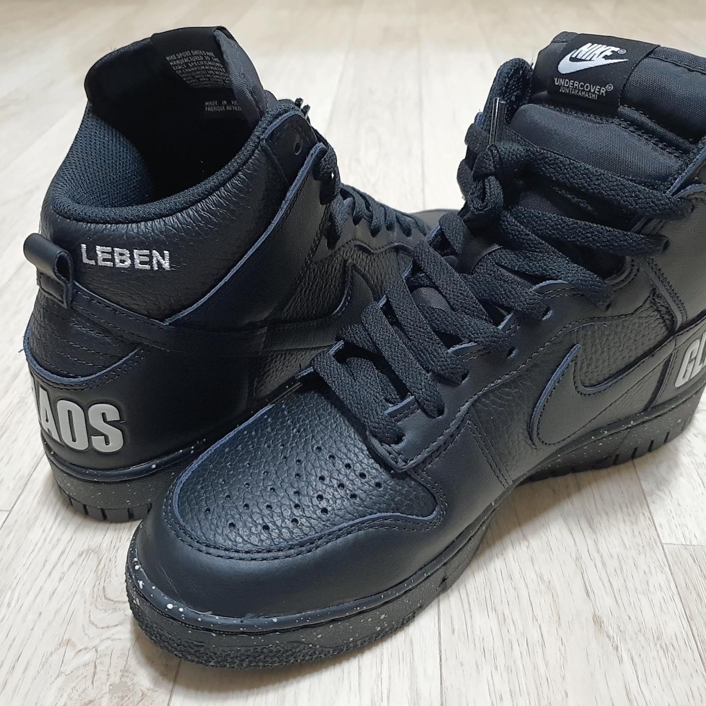Nike x Undercover Dunk High 1985 Gym Red, Nike x Undercover Dunk High 1985 Black 착용 스타일 - 3