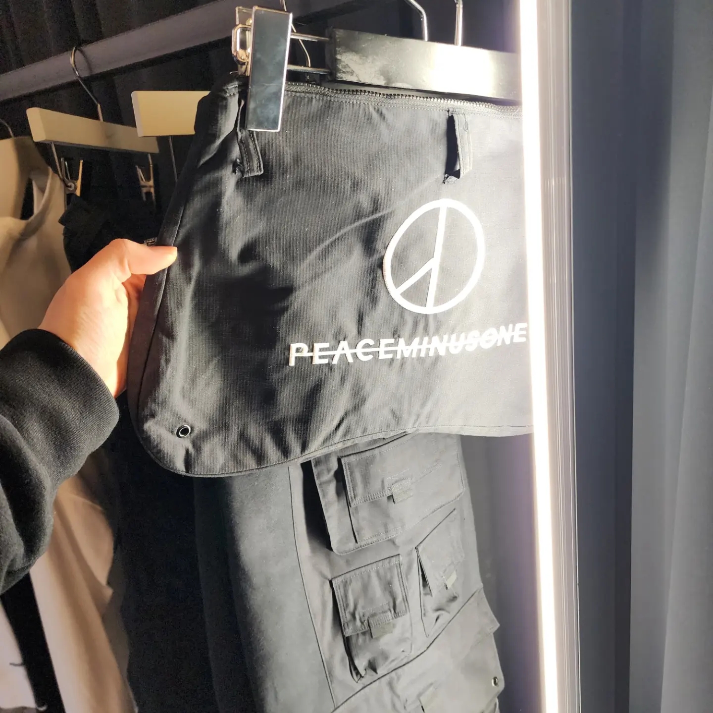 Nike x Peaceminusone LS T-Shirt Black (DR0098-010), Nike x Peaceminusone Wide Pants Black (DR0096-010) 착용 스타일 - 1
