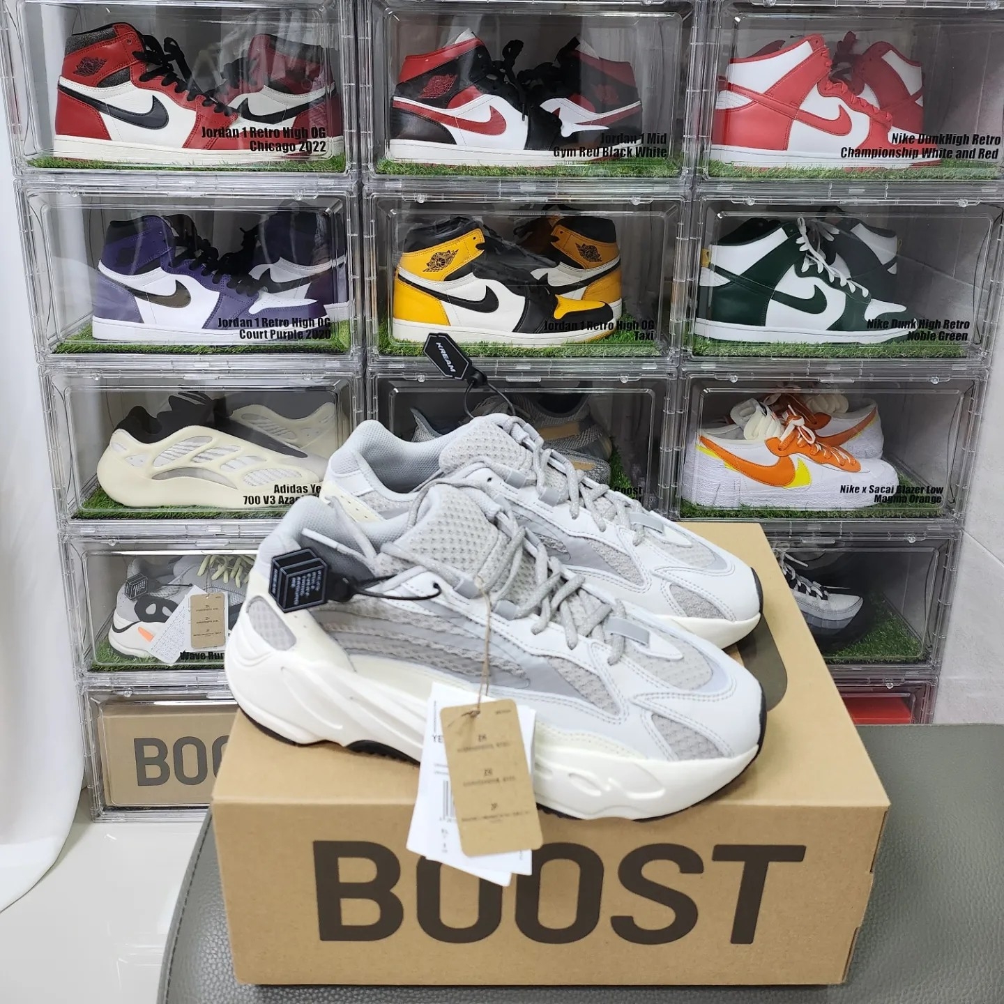 Adidas Yeezy Boost 700 V2 Static 2022 착용 스타일 - 1