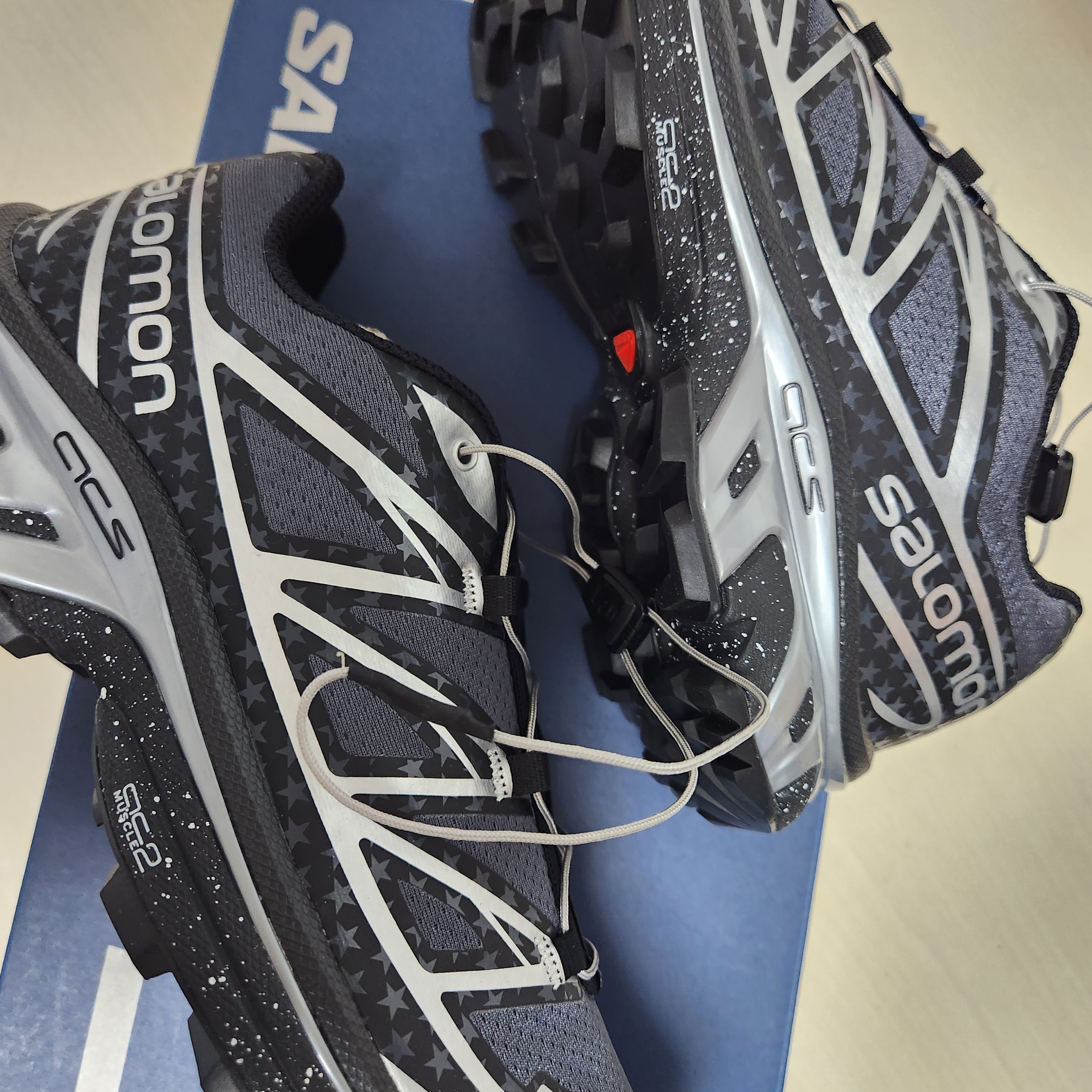Salomon x Atmos XT-6 Black Silver 착용 스타일 - 4
