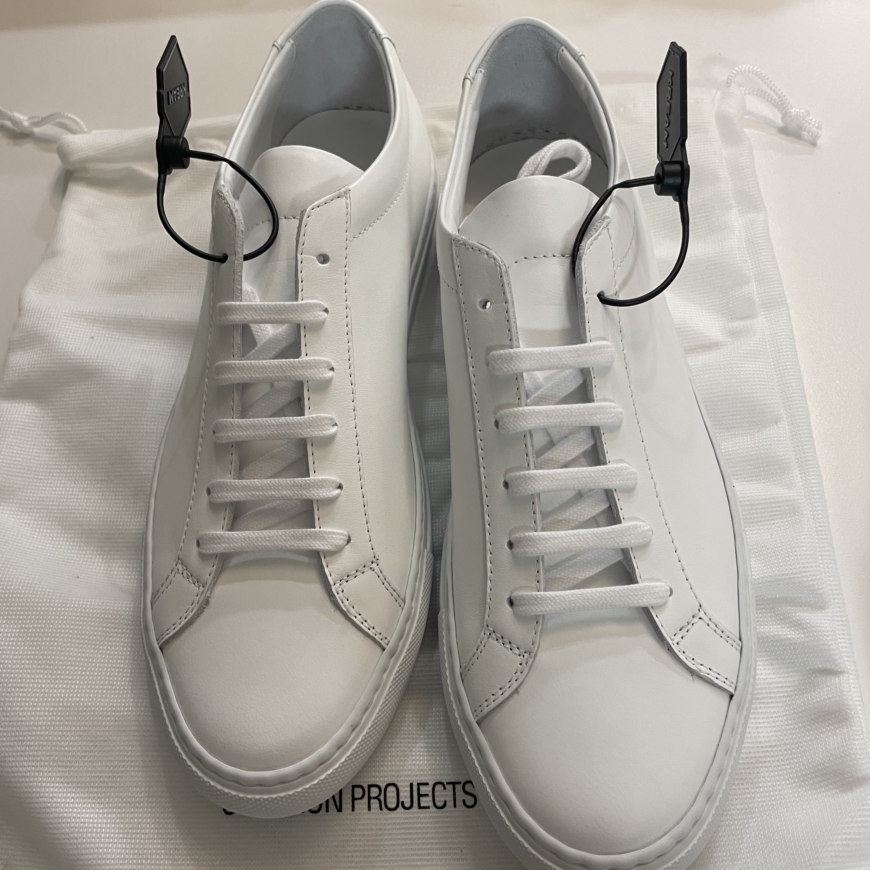Common Projects Original Achilles Low White 착용 스타일 - 1