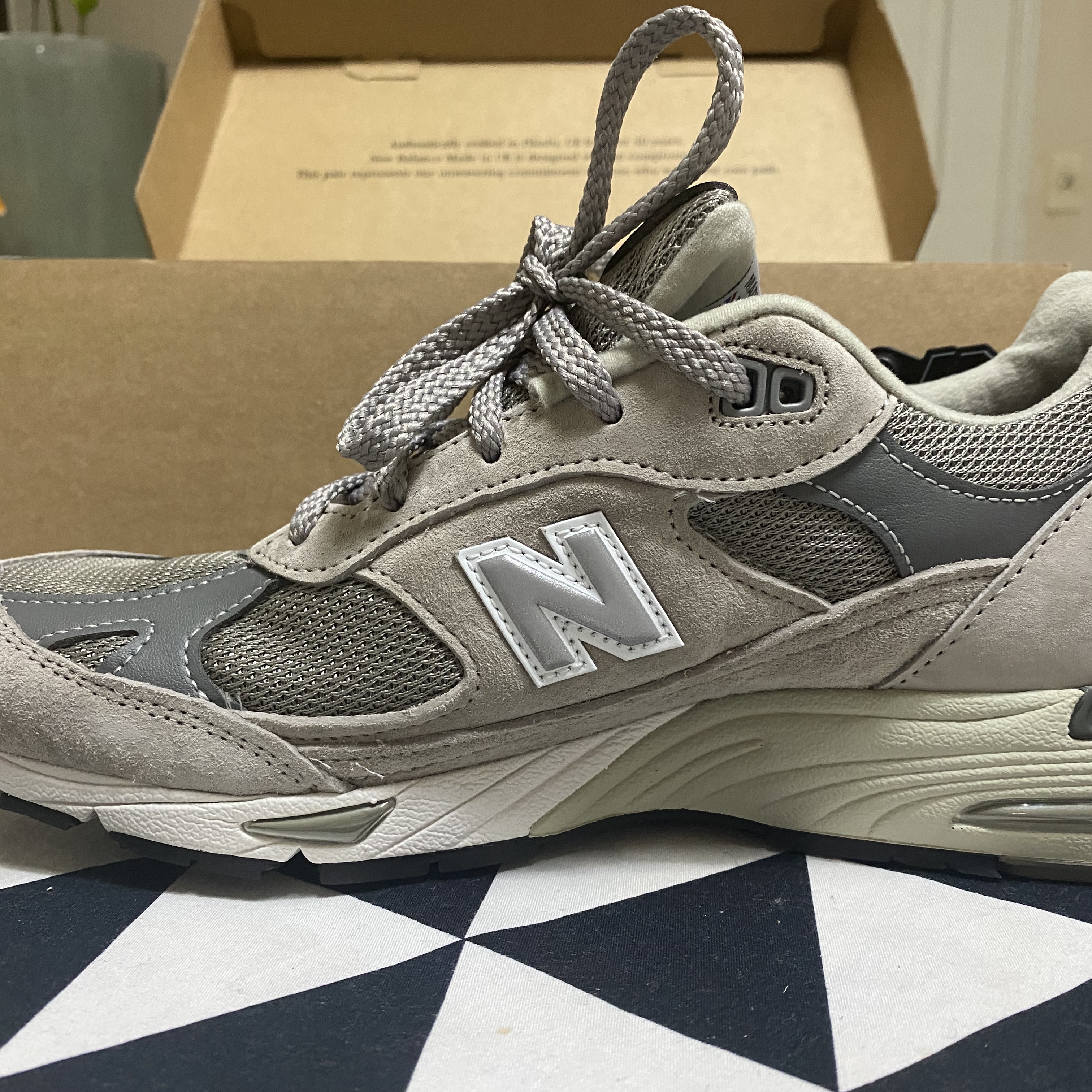 (W) New Balance 991 Made in UK Grey 착용 스타일